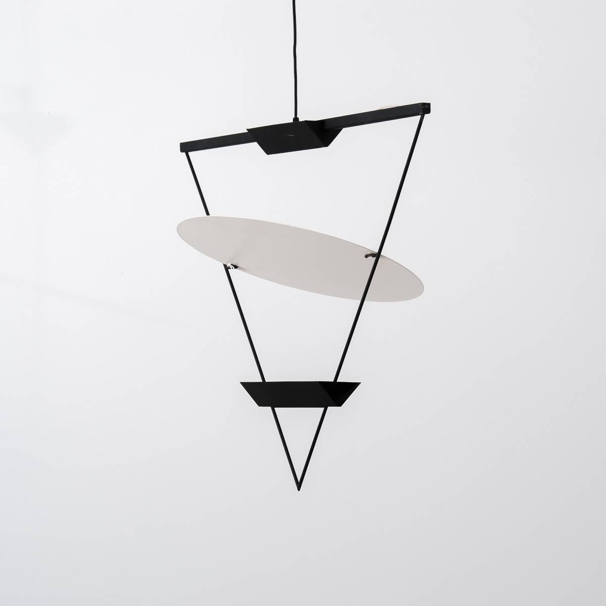 A rare inverted triangle hanging light by Mario Botta for Artemide, 1980s.
A study in geometry and reflection, two Halogen uplighters sit in a triangular frame, offset by a white circular metal reflector that casts ambient light back down into the