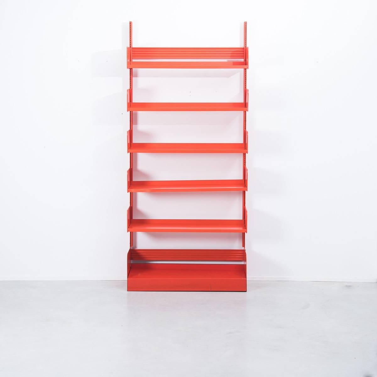 The ‘Congresso’ shelf was originally manufactured by Lips Vago, a small design company that led modularity, elegance and style in functional design.
The Congresso shelf was originally designed as a library shelving system. It is made from steel