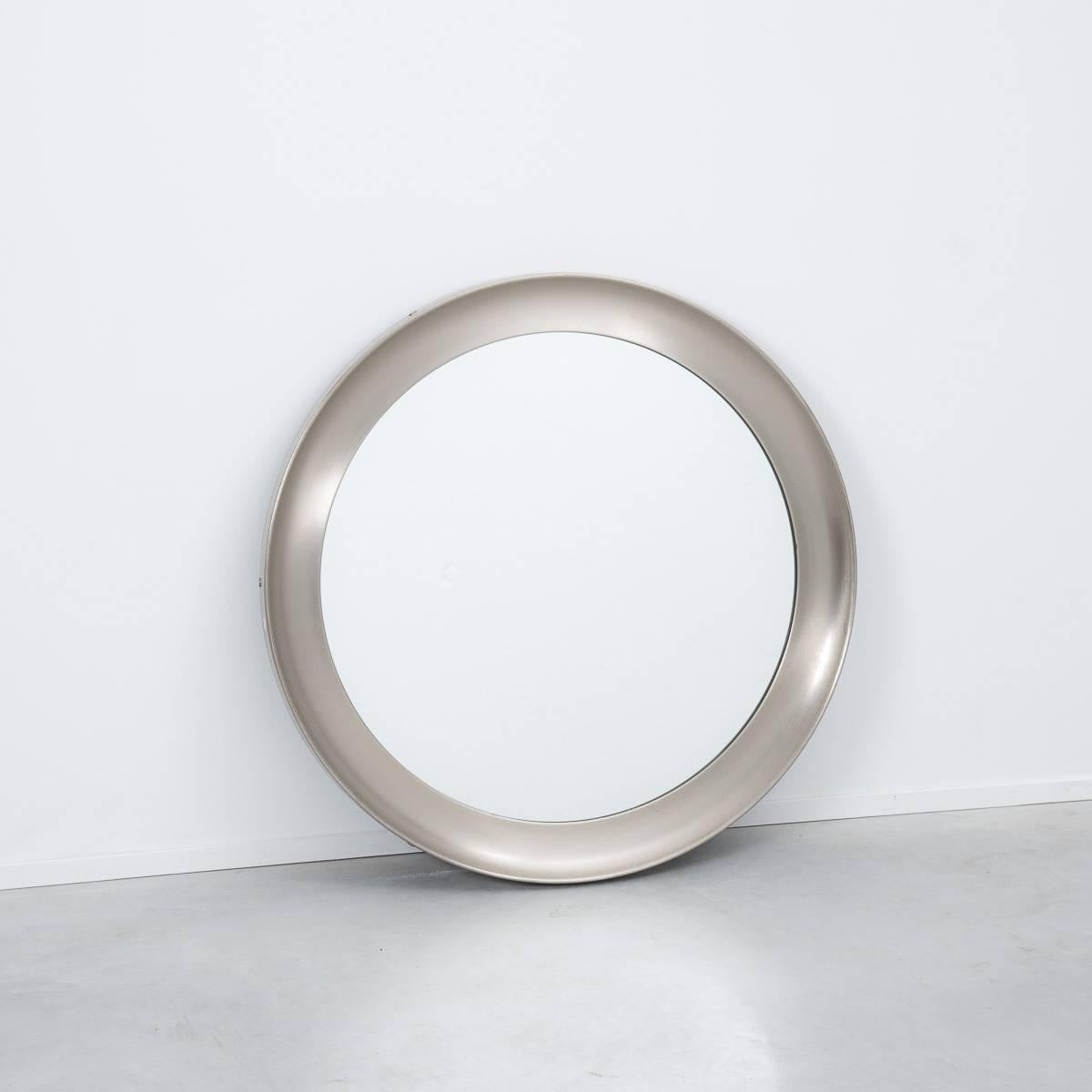 Named after the Greek god ‘Narcissus’, who became infatuated with his reflection, this simplistic beauty of this piece resonates in its simplicity.
Sergio Mazza was born in Milan in 1931. He studied architecture and eventually opened his practice