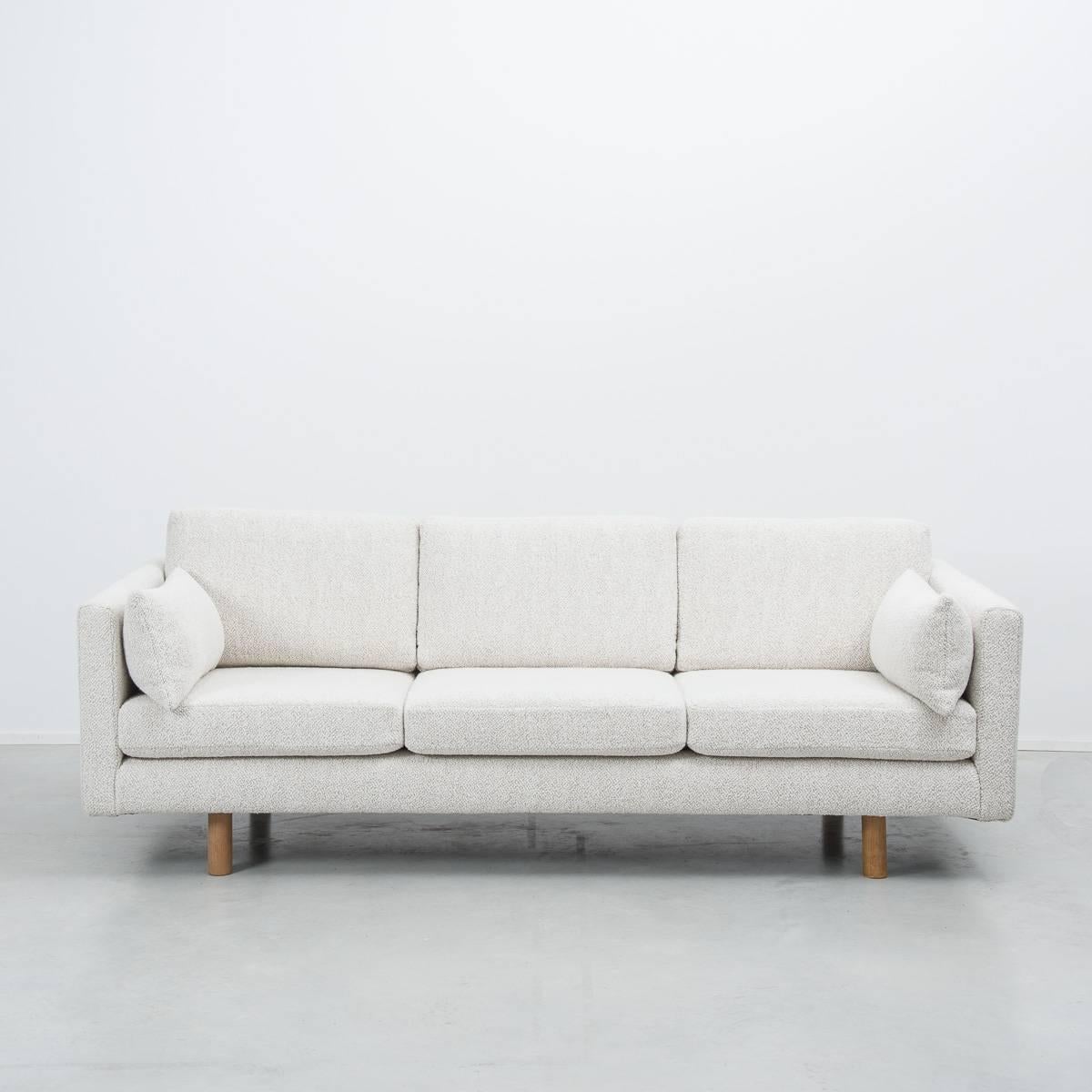 This three-seat sofa was designed by Erik Jørgensen (1928-1998) and produced by his own manufacturing company in the 1970s, Svendborg, Denmark. The ‘EJ 220/3’ is distinguished through it’s low boxy frame, narrow armrests and casual appearance.