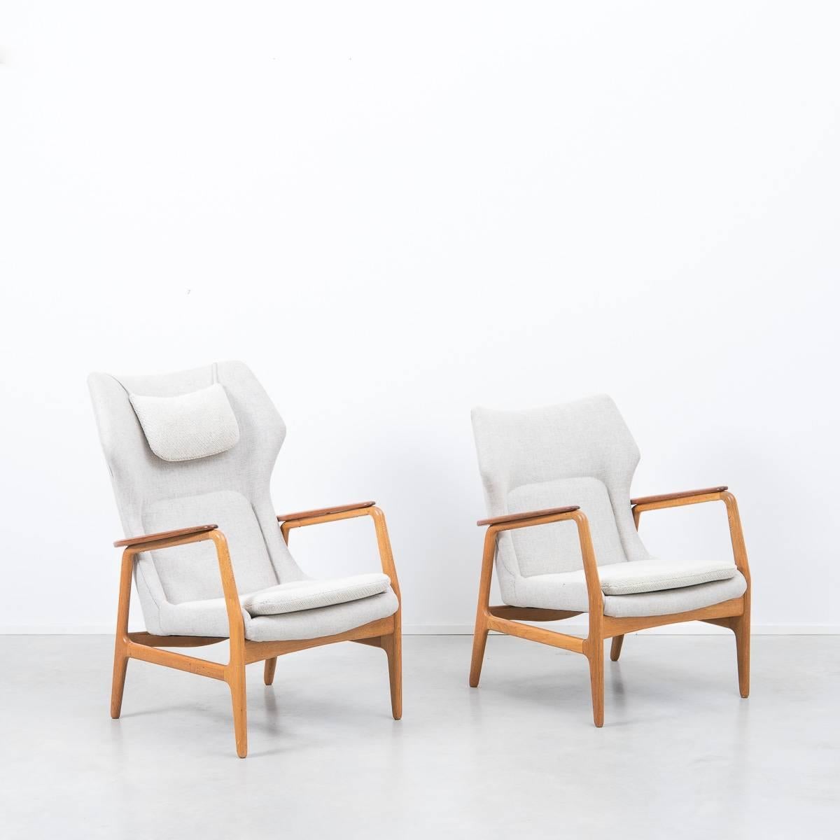 Danish cabinet maker Aksel Bender Madsen learnt his trade at the Furniture School at the Royal Danish Academy of Fine Arts, graduating in 1940. Thereafter he worked with the famous architects Kaare Klint and Arne Jacobsen until 1943. This beautiful