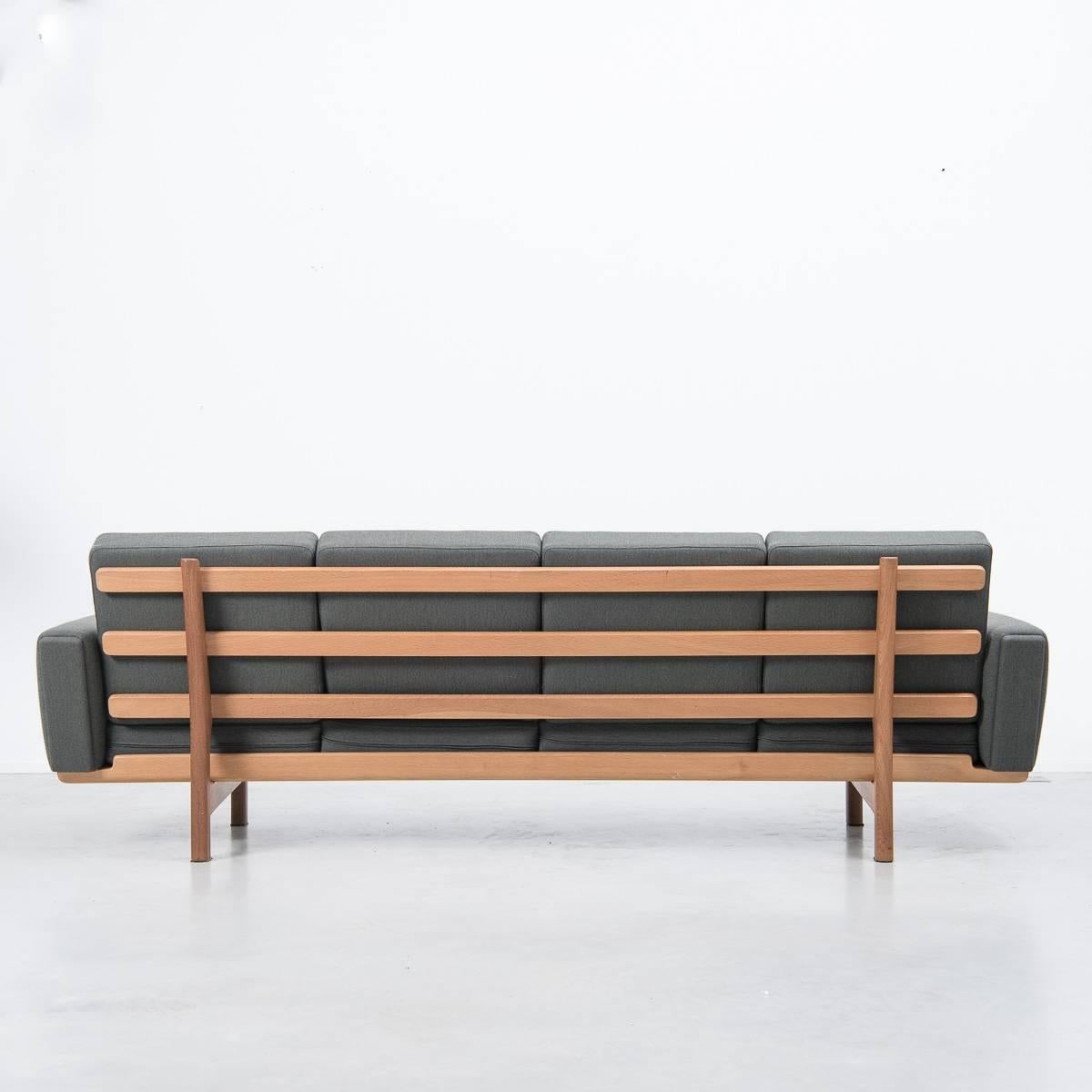 Hans J Wegner GE236/4 Oak Sofa In Excellent Condition In London, GB