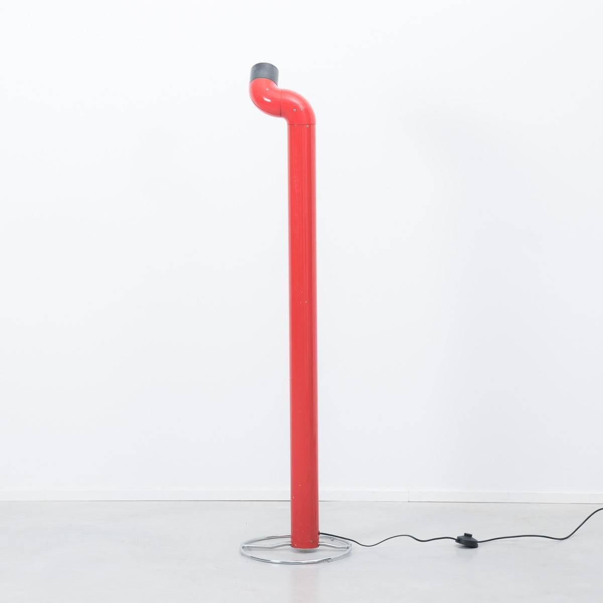An adjustable Flamingo table lamp designed by Chan Kwok Hoi for British lighting company concord in the 1960s. This playful design seems to have been inspired by a piece of drain pipe. The upright is in metal while the head is molded plastic. Great
