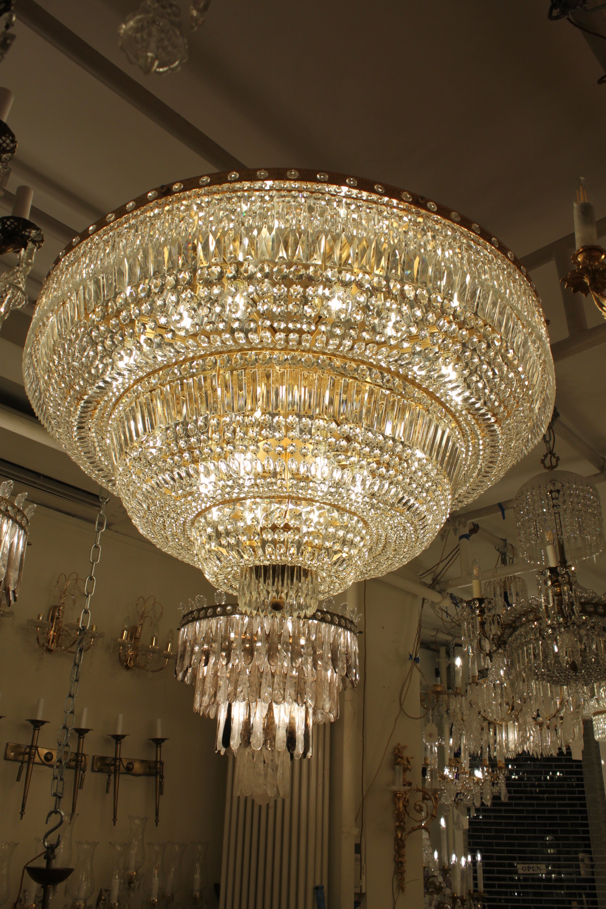 French crystal chandelier round shaped with twenty seven lights and beautiful olive buttons elegant icycle pieces many chaines bids .Being exceptionally wide it has a very attractive kind of sobriety coming from both the quality of the Cristal