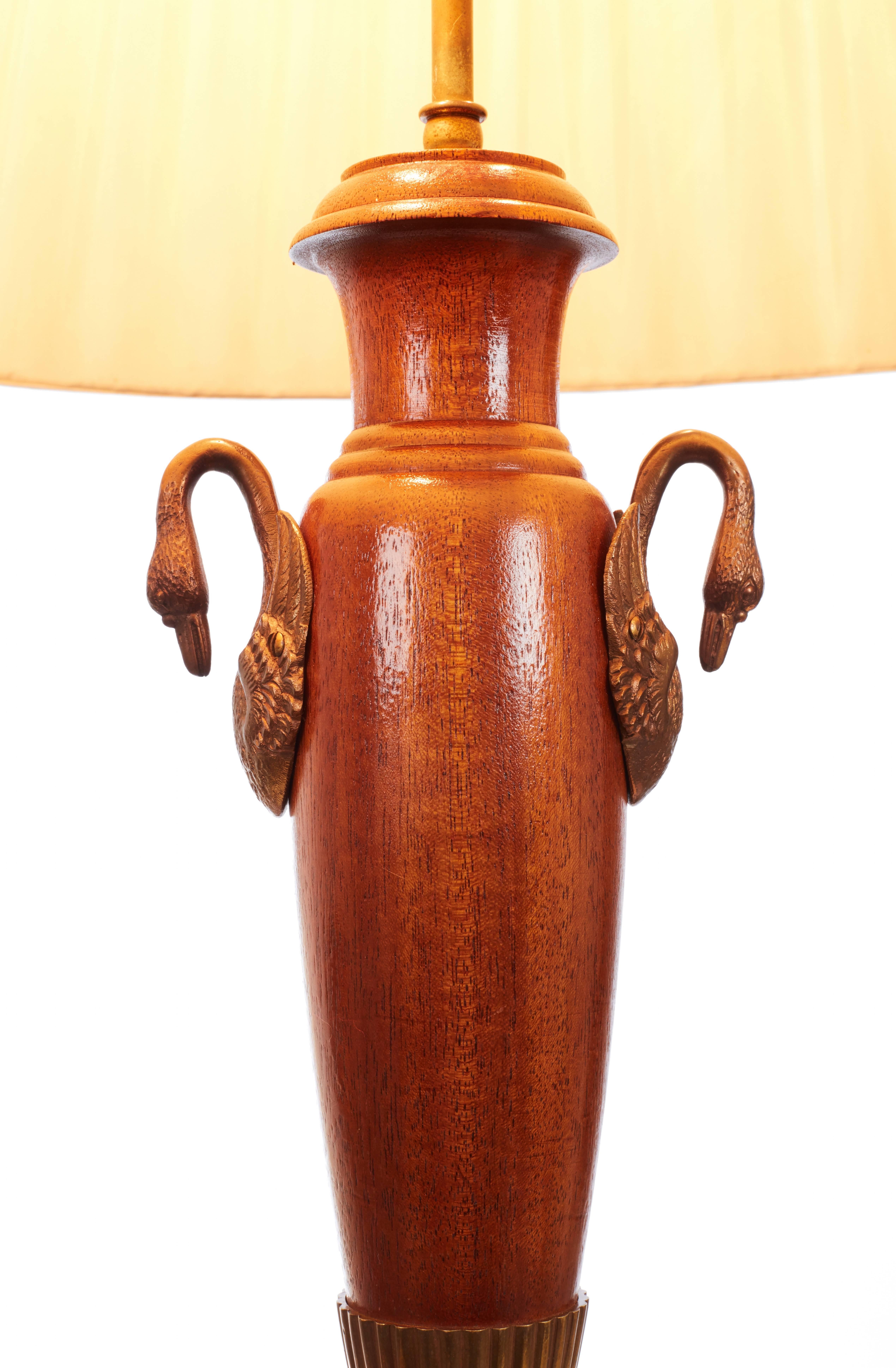 Anglais Paire de lampes de table anglaises classiques de style néo-empire grec en vente