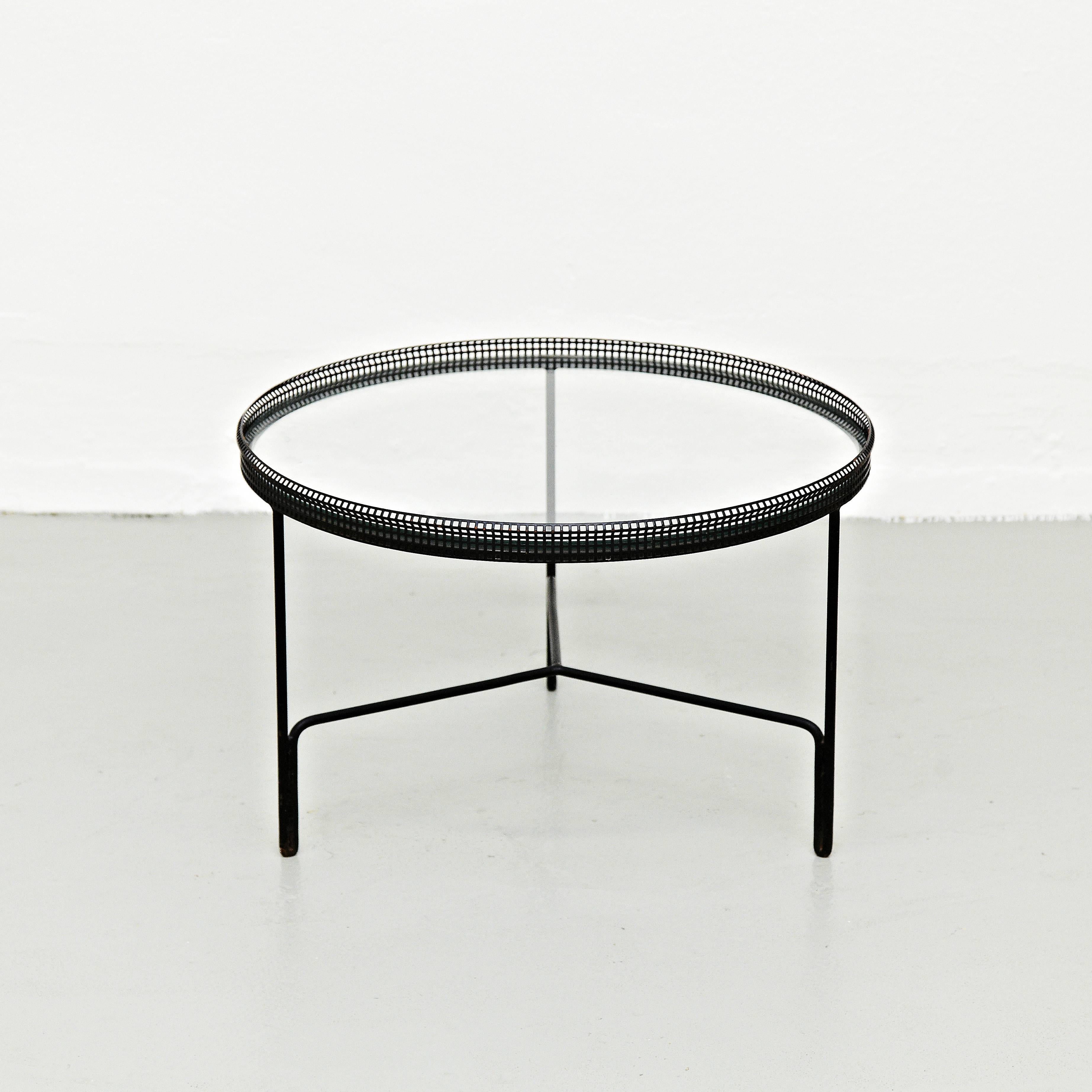 Coffee table designed by Mathieu Matégot.
Manufactured by Ateliers Matégot (France), circa 1950.
Lacquered perforated metal with original paint.

In good original condition, with minor wear consistent with age and use, preserving a beautiful