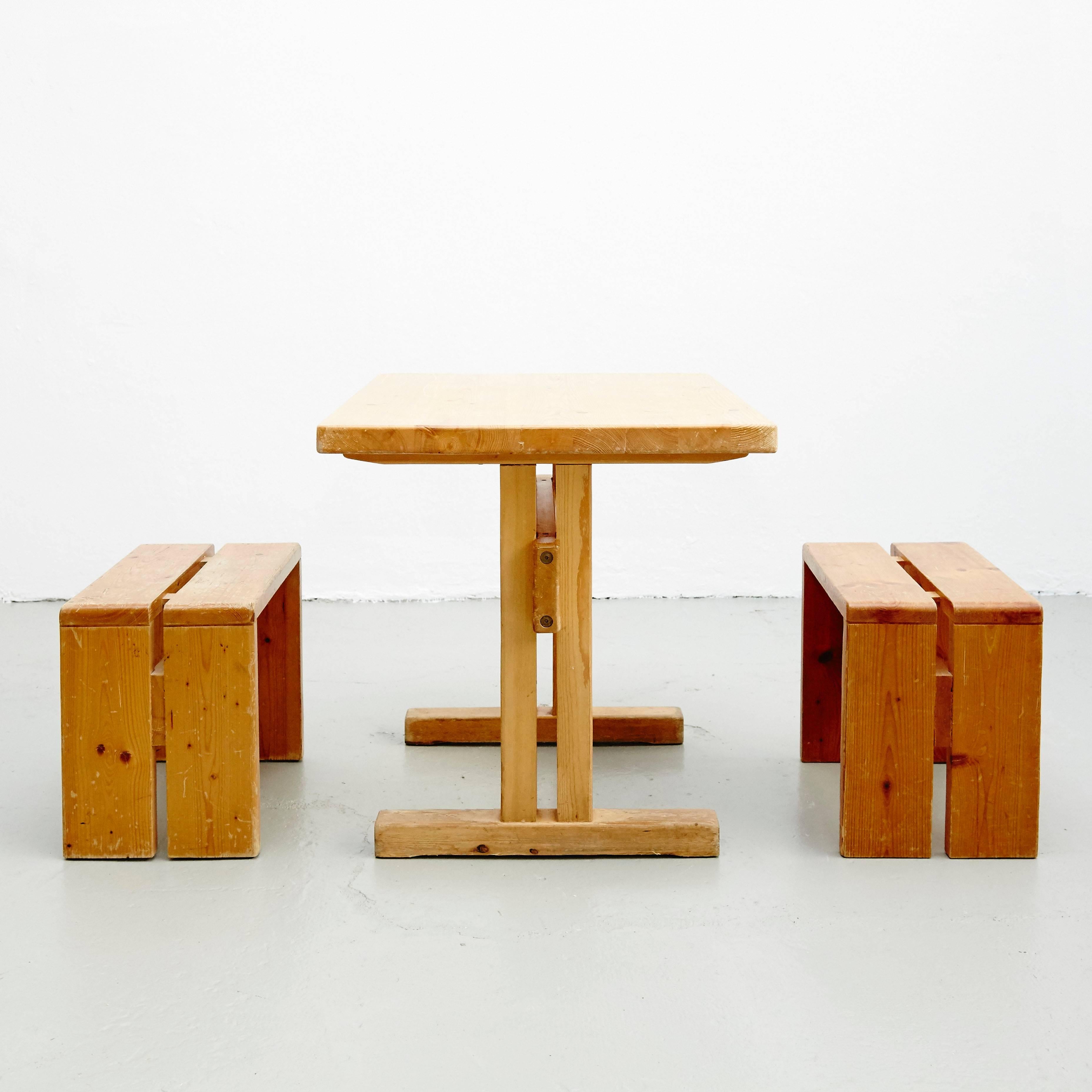 Set of table and stools designed by Charlotte Perriand for Les Arcs ski Resort circa 1960, manufactured in France.

Pinewood.

In good original condition, with minor wear consistent with age and use, preserving a beautiful patina.

Charlotte