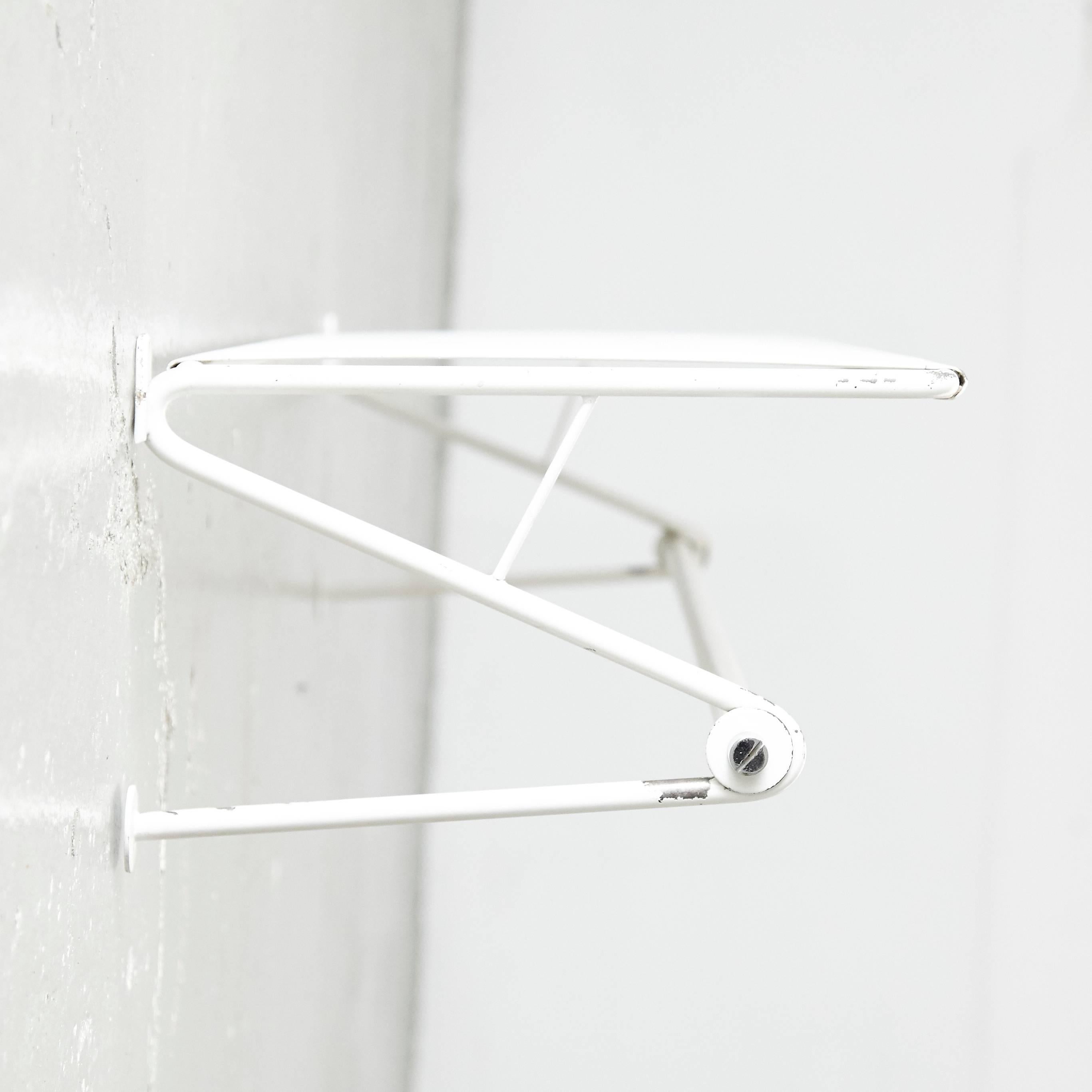 Coat rack designed by Mathieu Matégot.
Manufactured by Artimeta (Netherland), circa 1950.
Perforated, lacquered metal.

In good original condition, with minor wear consistent with age and use, preserving a beautiful patina.

Mathieu Matégot