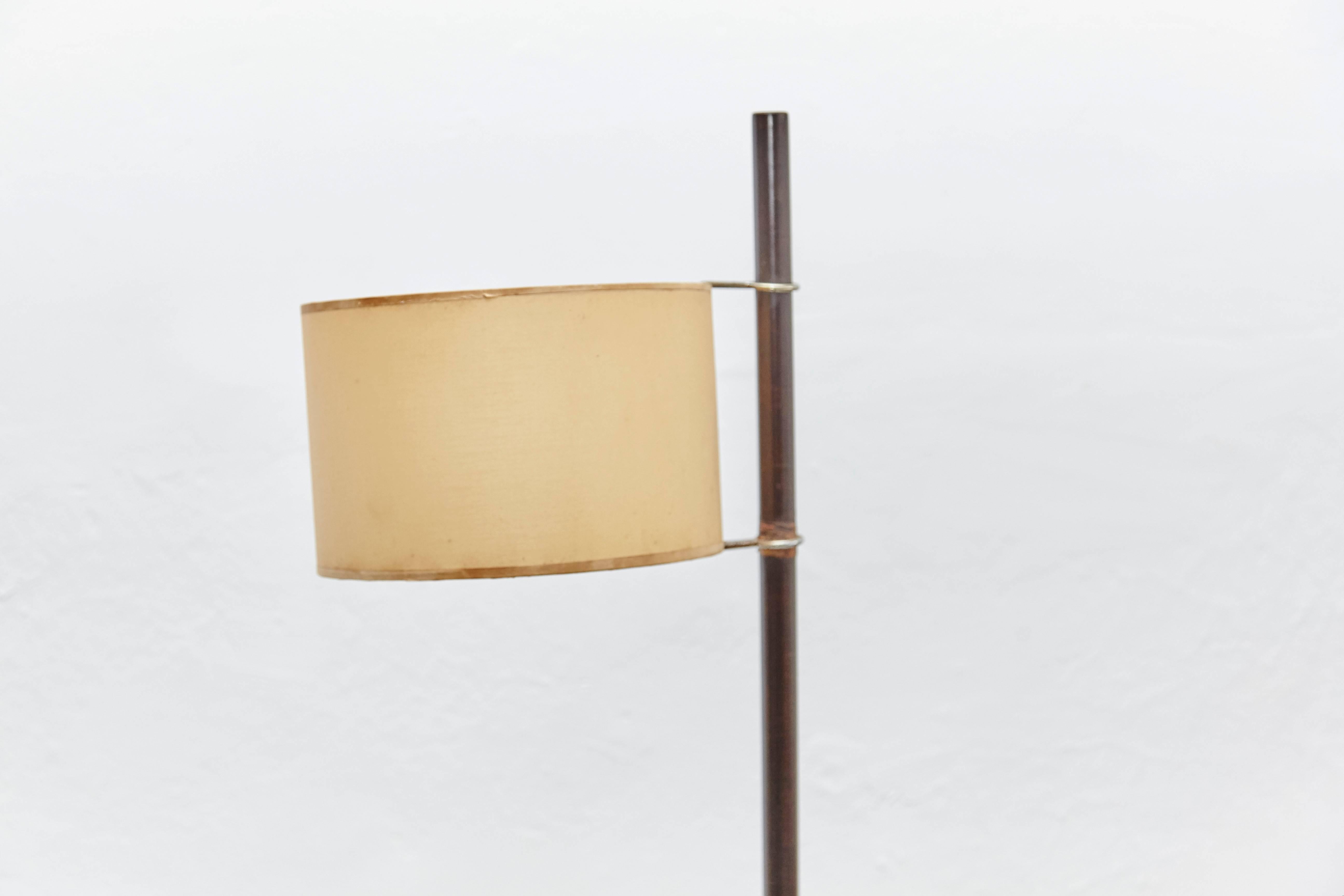 Floor lamp designed by Miguel Milá, circa 1961.
Manufactured by Tramo (Spain), circa 1961.

In good original condition, with minor wear consistent with age and use, preserving a beautiful patina.

Miguel Milá represents like no other person
