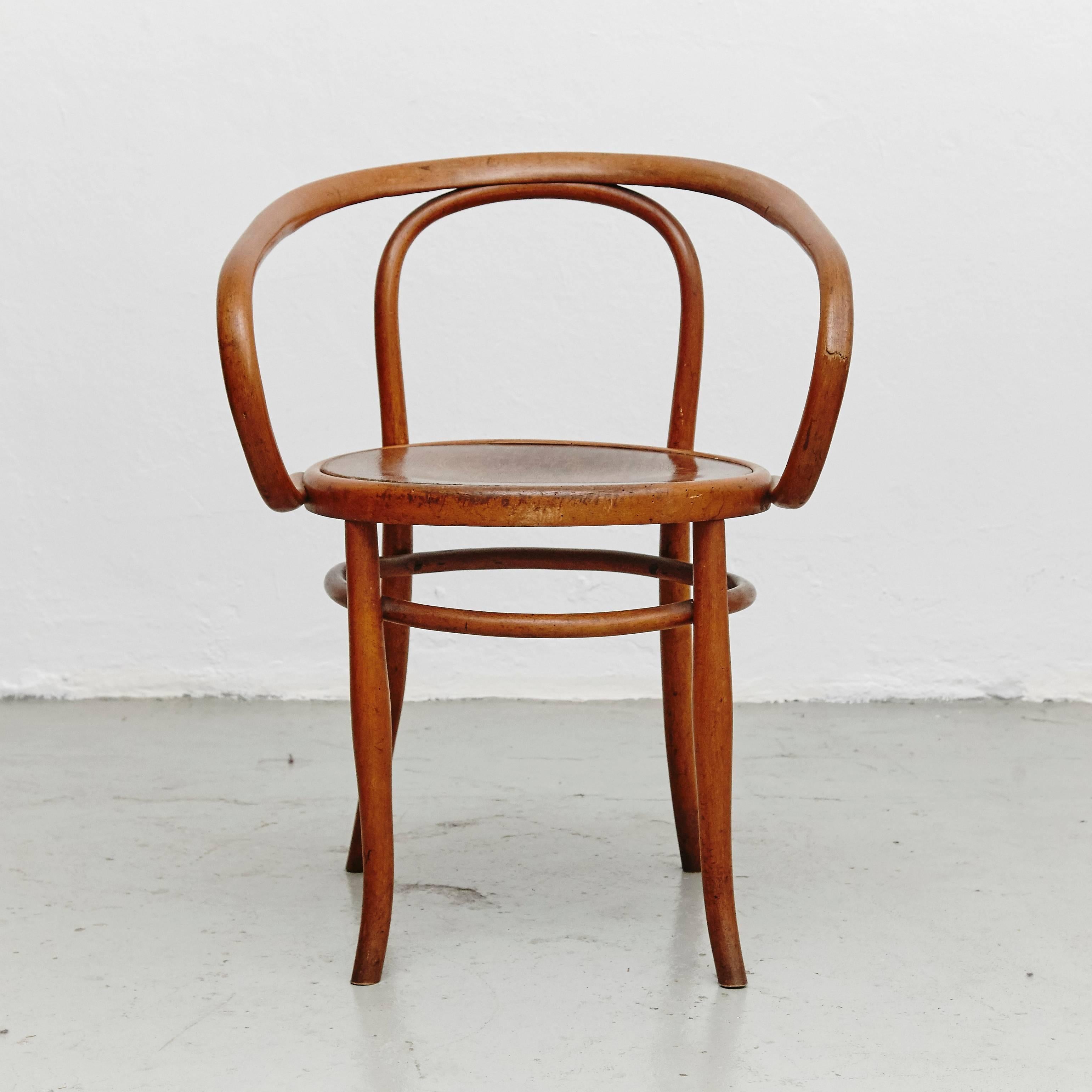 Thonet 209 by August Thonet for Thonet.

In good original condition, with minor wear consistent with age and use, preserving a beautiful patina.

In the 1830s, Thonet began trying to make furniture out of glued and bent wooden slats. His first