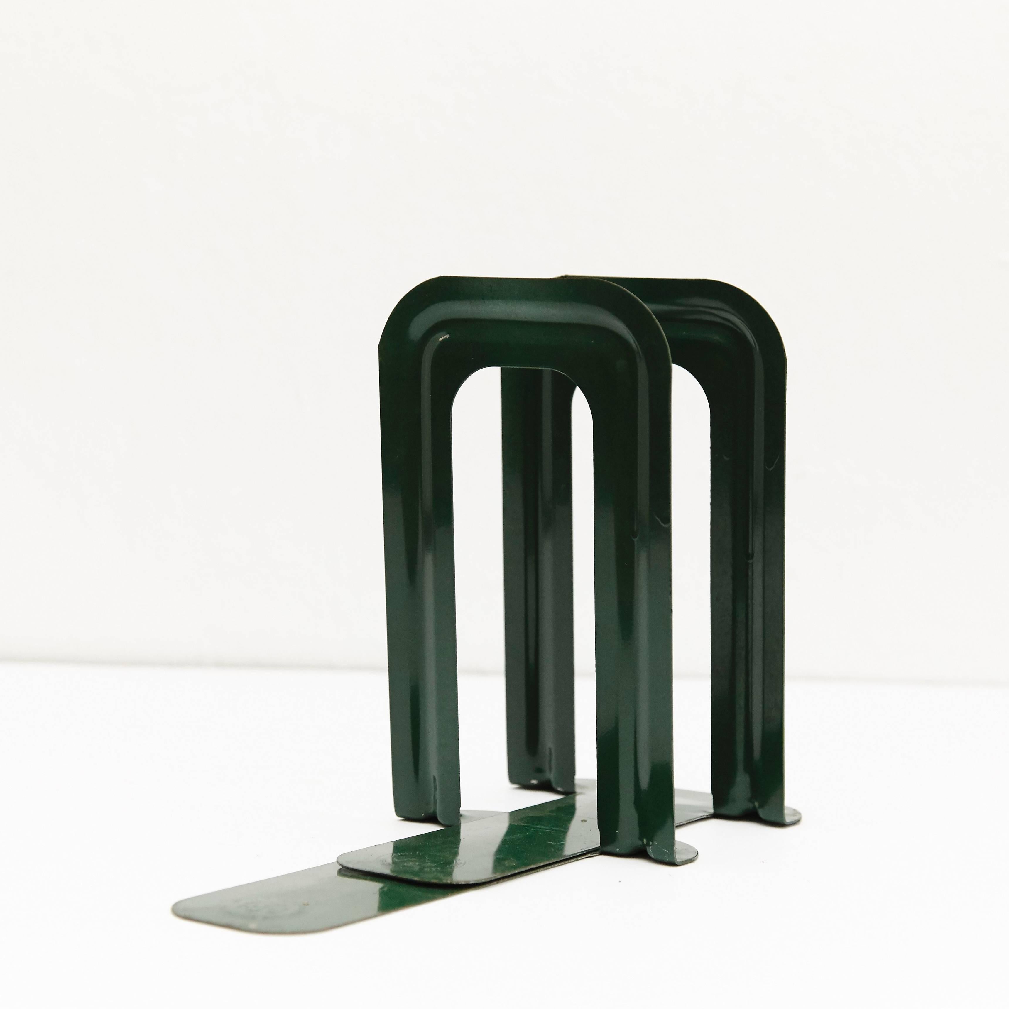 Bookend designed by Bernard-Albin Gras.
Manufactured by Gras (France), circa 1905.
Bottle green lacquered metal.

Gras Ravel metal stamping.

This set is shown and referenced on page 37 in the book 'Lampe Gras Didier Teissonnière'.

In good