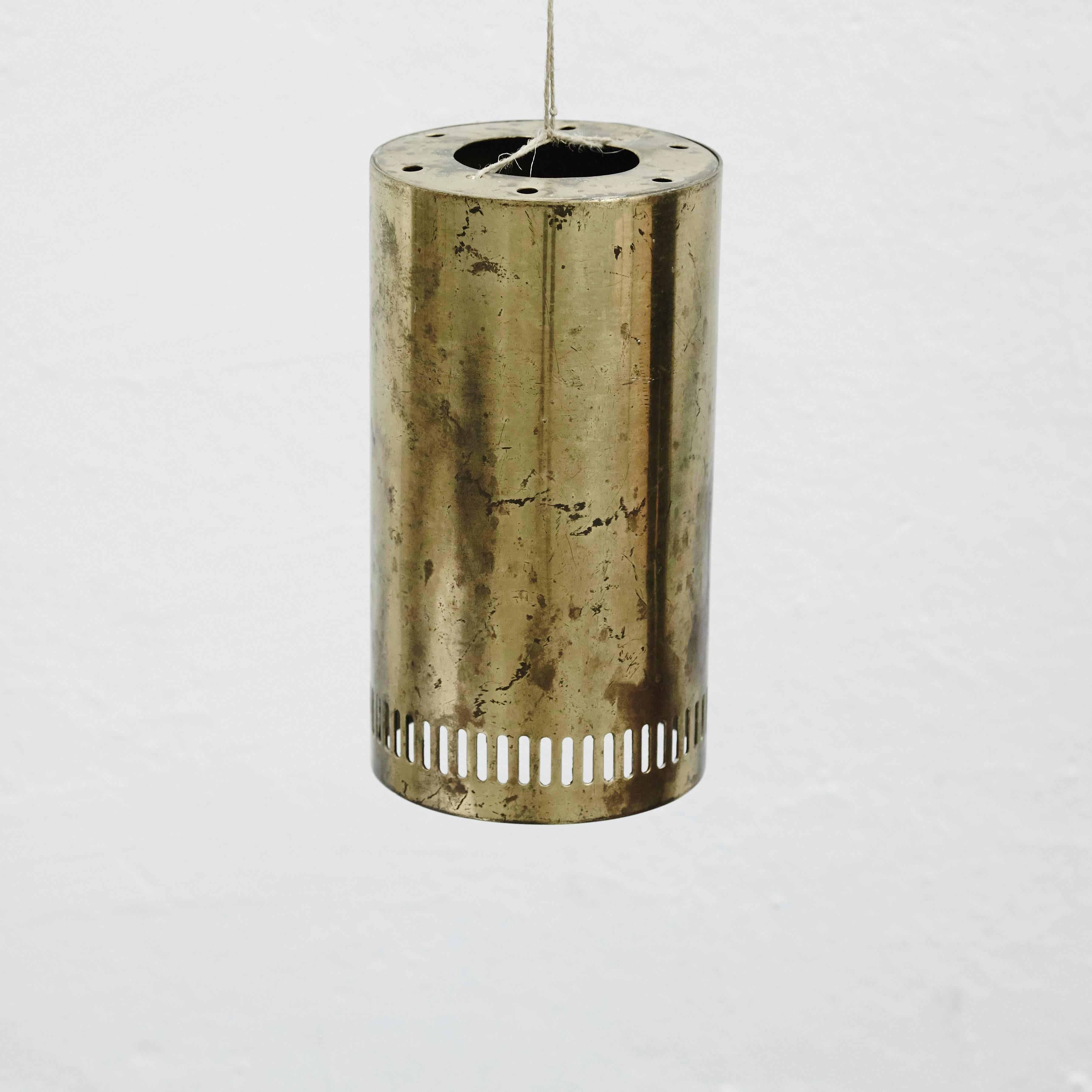 Pendant lamp designed by Unknown artist.
Lamp in style of Savoy Lamp by Alvar Aalto, circa 1935 in Helsinki.

In great original condition, with minor wear consistent with age and use, preserving a beautiful patina to the brass.

Hugo Alvar