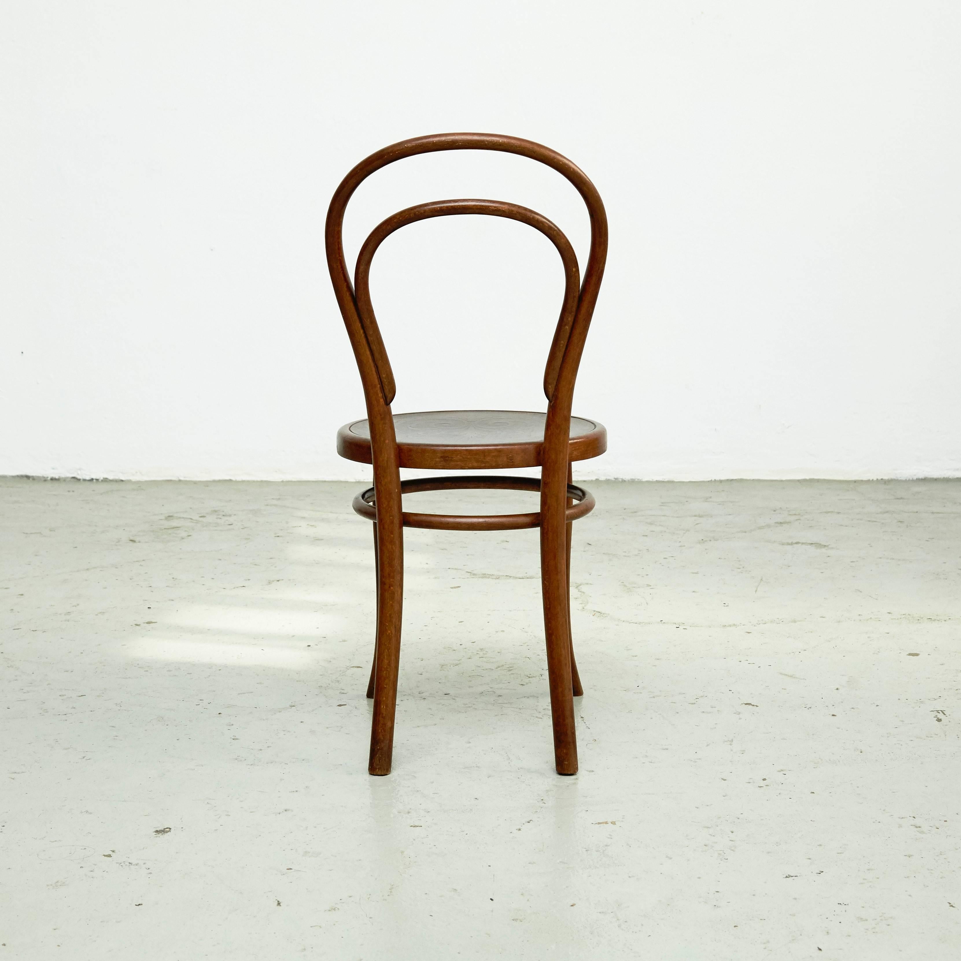 Pair of Thonet chairs, manufactured by Thonet, circa 1900.

It preserves the original label to the underside.

In good original condition, with minor wear consistent with age and use, preserving a beautiful patina.

Thonet was the son of