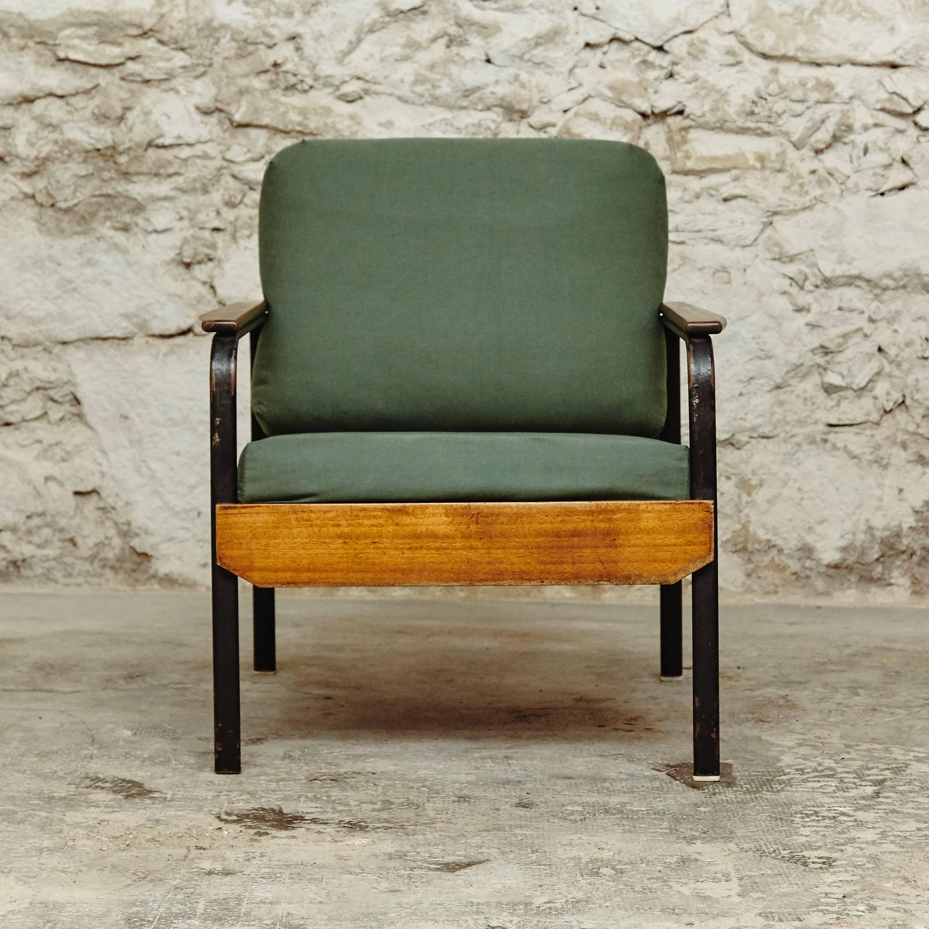 Pair of French Easy Chair After Jean Prouve, circa 1950 In Good Condition In Barcelona, Barcelona