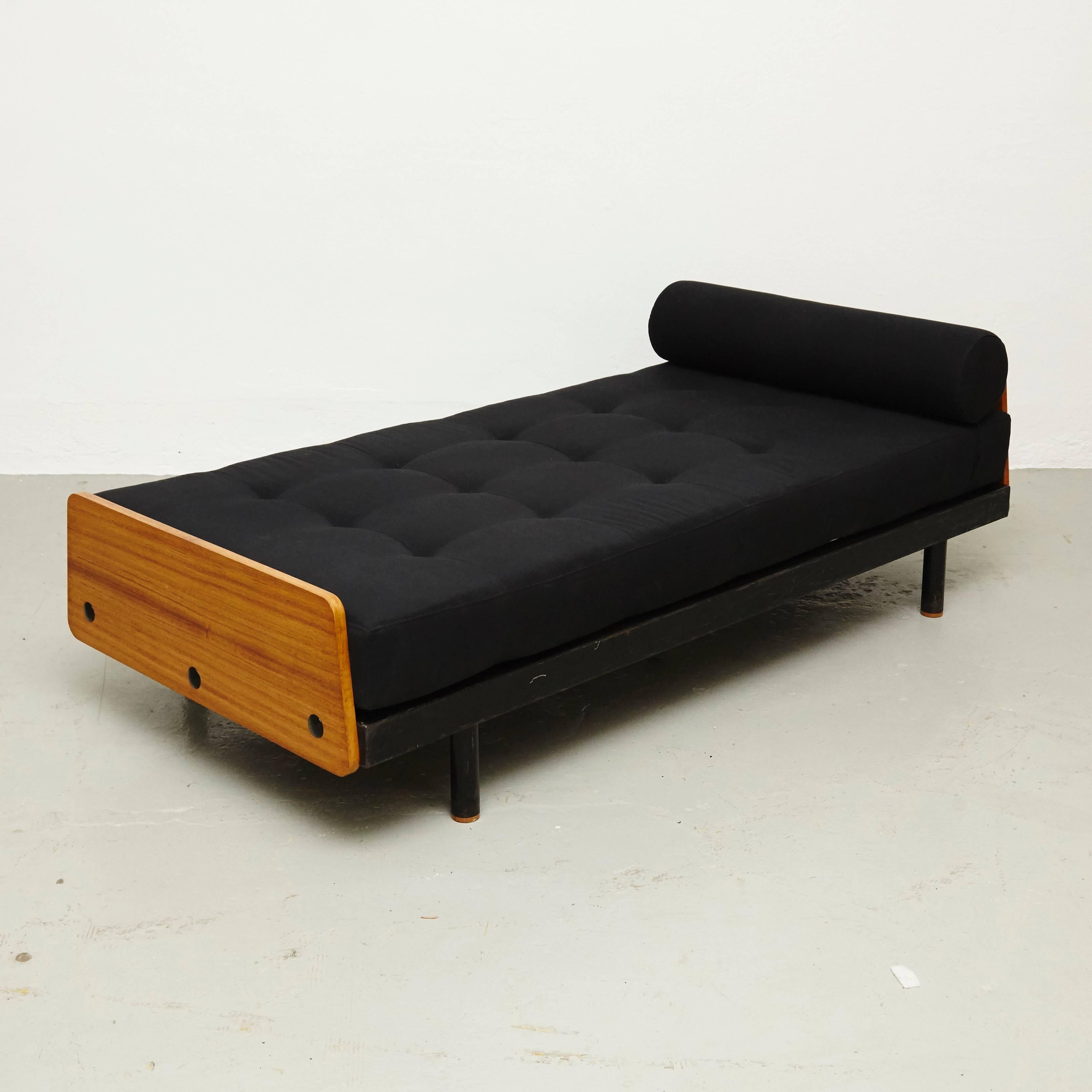 Jean Prouvé S.C.A.L. Daybed, circa 1950 In Good Condition In Barcelona, Barcelona