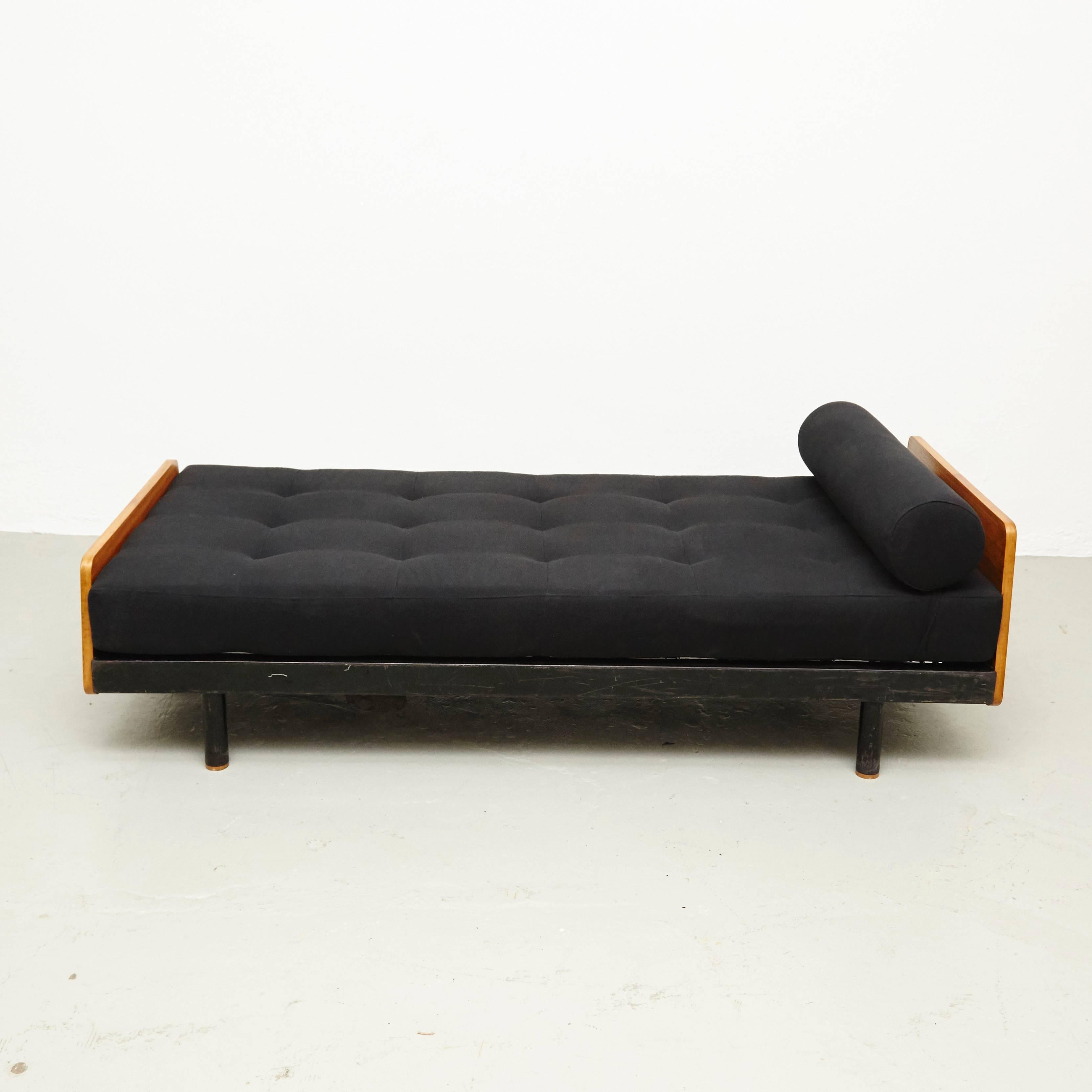 S.C.A.L. daybed designed by Jean Prouve.
Manufactured by Ateliers Prouve, France, circa 1950.
Metal frame, wood, new upholstery.

In good original condition, with minor wear consistent with age and use, preserving a beautiful patina.

Jean