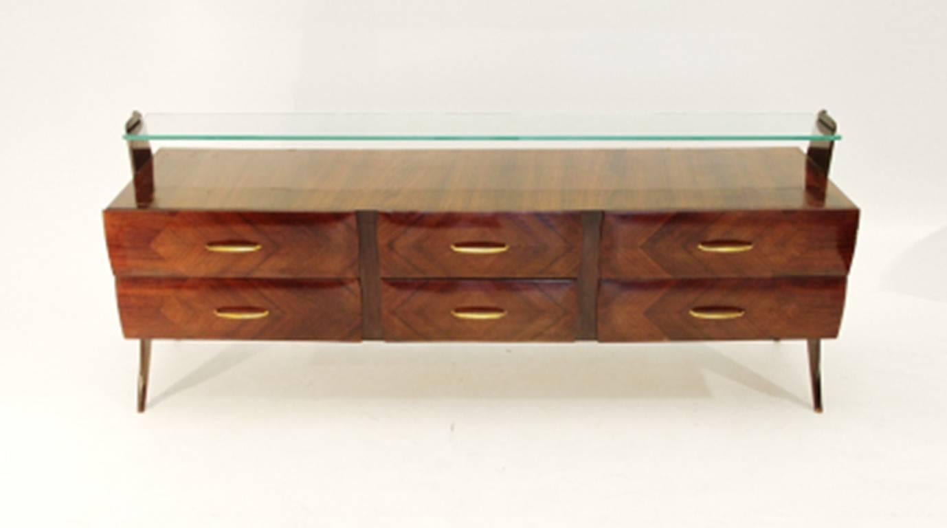 Dresser in the style Ico Parisi. Designed and produced in Italy, circa 1950. Central structure contains six drawers, with convex shape. Sidewalls in wood of three levels of thickness. Mansonia wood. Top shelf in thick glass. Handles in