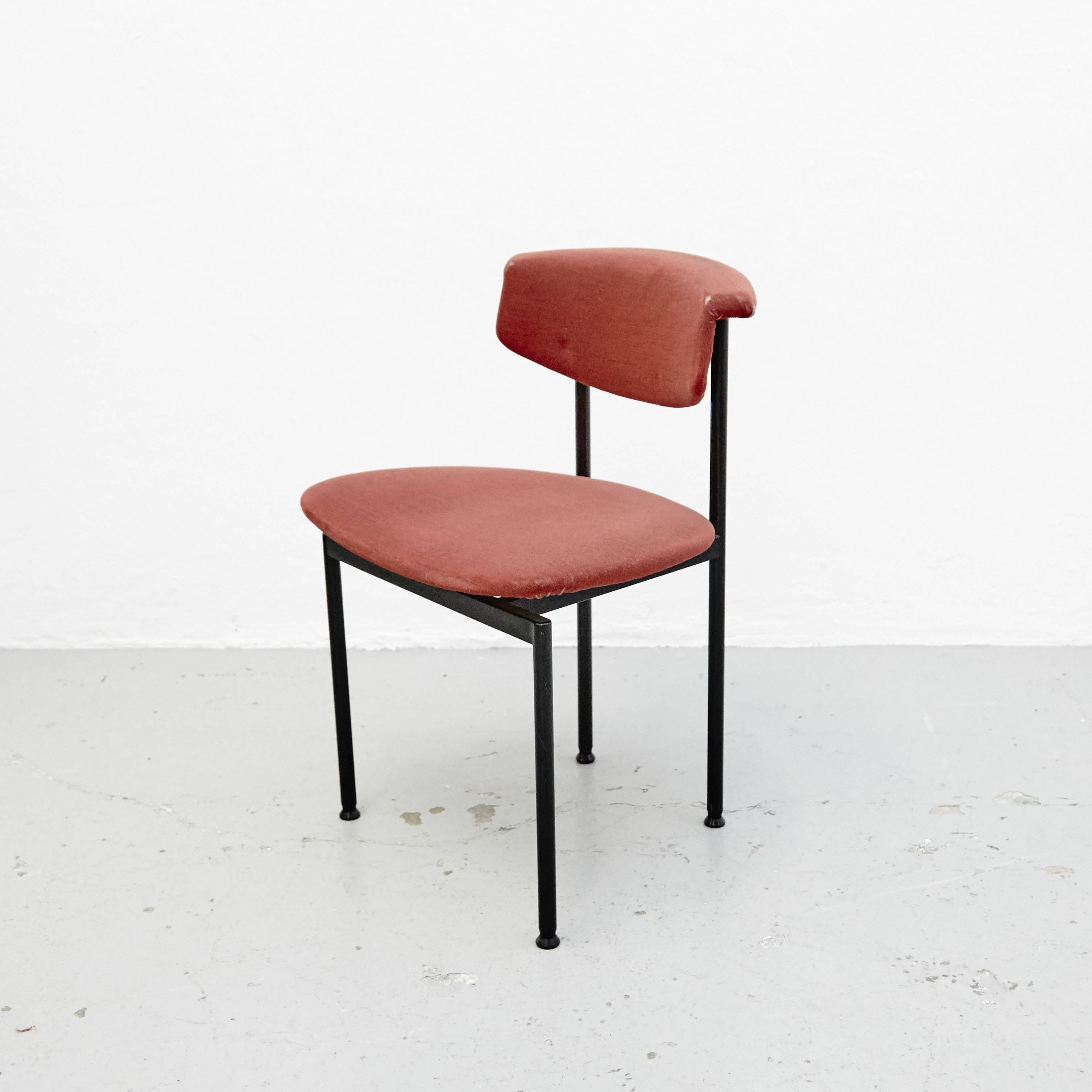 Set of eight dining chairs, model alpha from the Meander Serie, designed by Rudolf Wolf.
Manufactured by Meandre (Netherlands), circa 1960.
Steel structure, deep foam seat and backrest.

In original condition, with minor wear consistent with age
