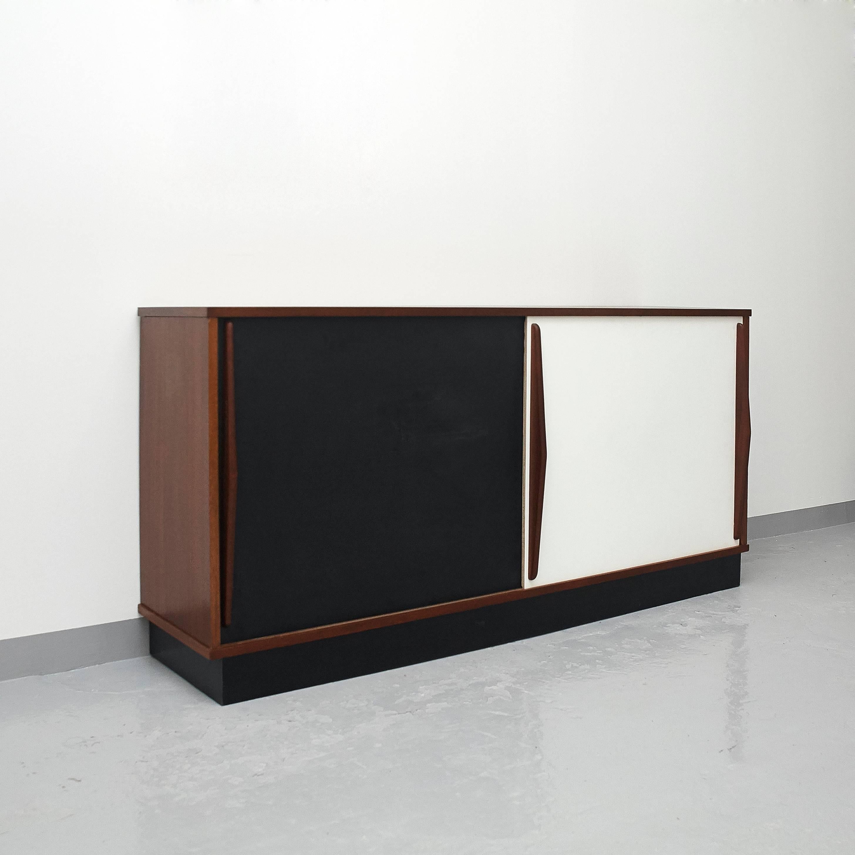 Sideboard designed by Charlotte Perriand, circa 1950.
Edited by Steph Simon (France)

Wood structure and grips, lacquered sliding doors.

Provenence: Cansado, Mauritania (Africa)

In original condition, with wear consistent with age and use,