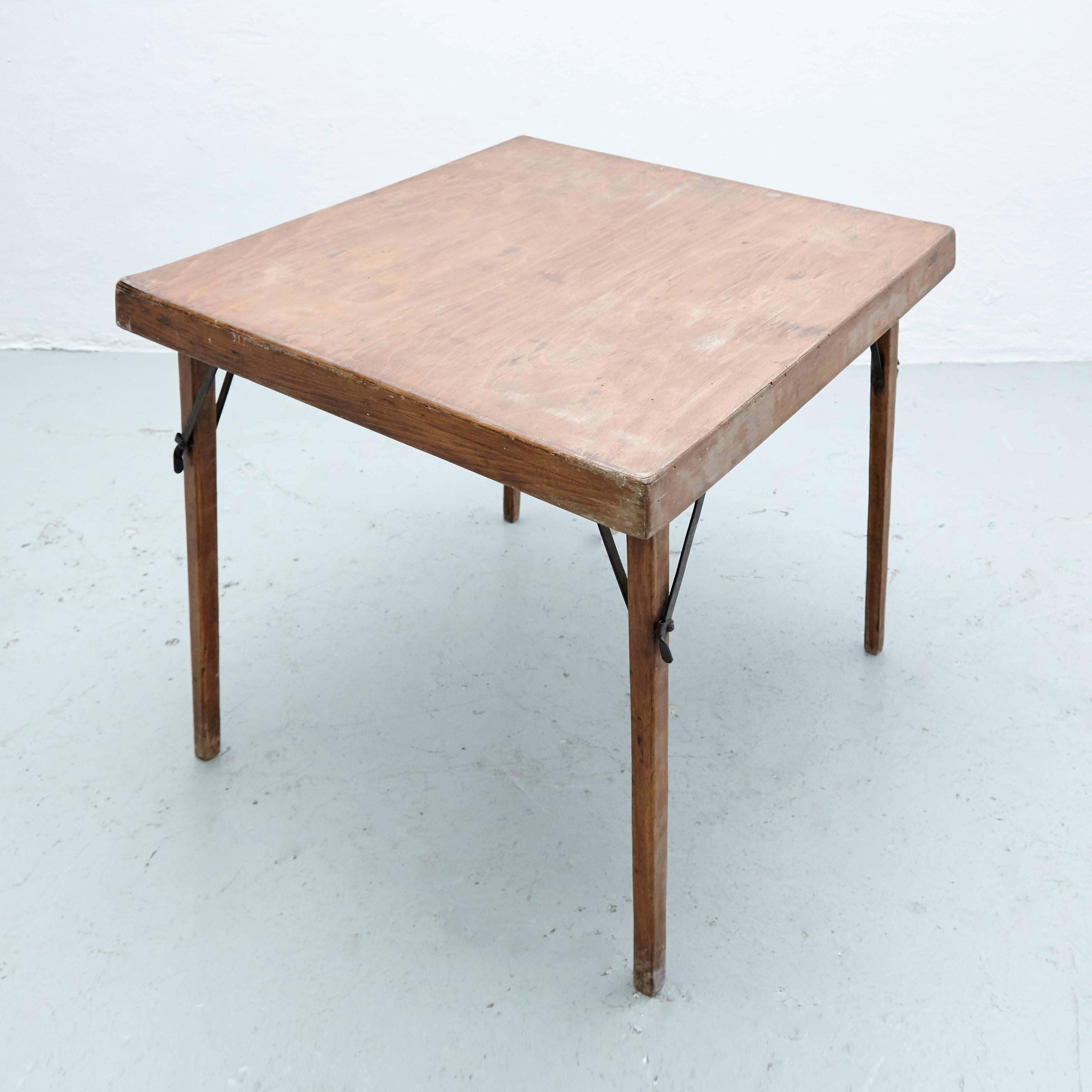Rare Folding table T211 designed by Thonet manufactured In Germany, circa 1930.

In good original condition, with minor wear consistent with age and use, preserving a beautiful patina.

In the 1830s, Thonet began trying to make furniture out of