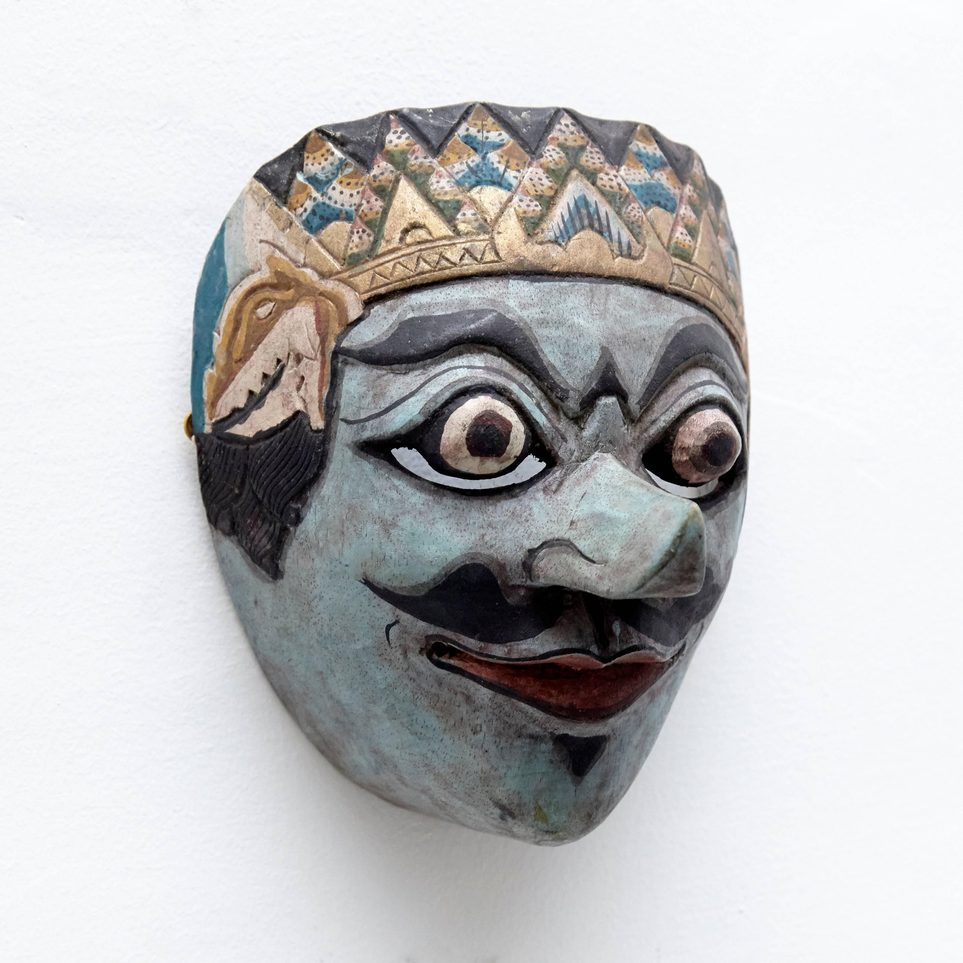 Traditional mask from Southeast of Asia, dated circa 20th century.

Craved wood and painted by hand.

In good condition, with wear consistent with age and use, preserving a beautiful patina with some scratches and hits.