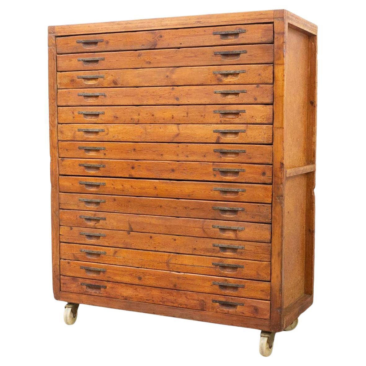 Anfang des 20. Jahrhunderts Wood Large French File Cabinet