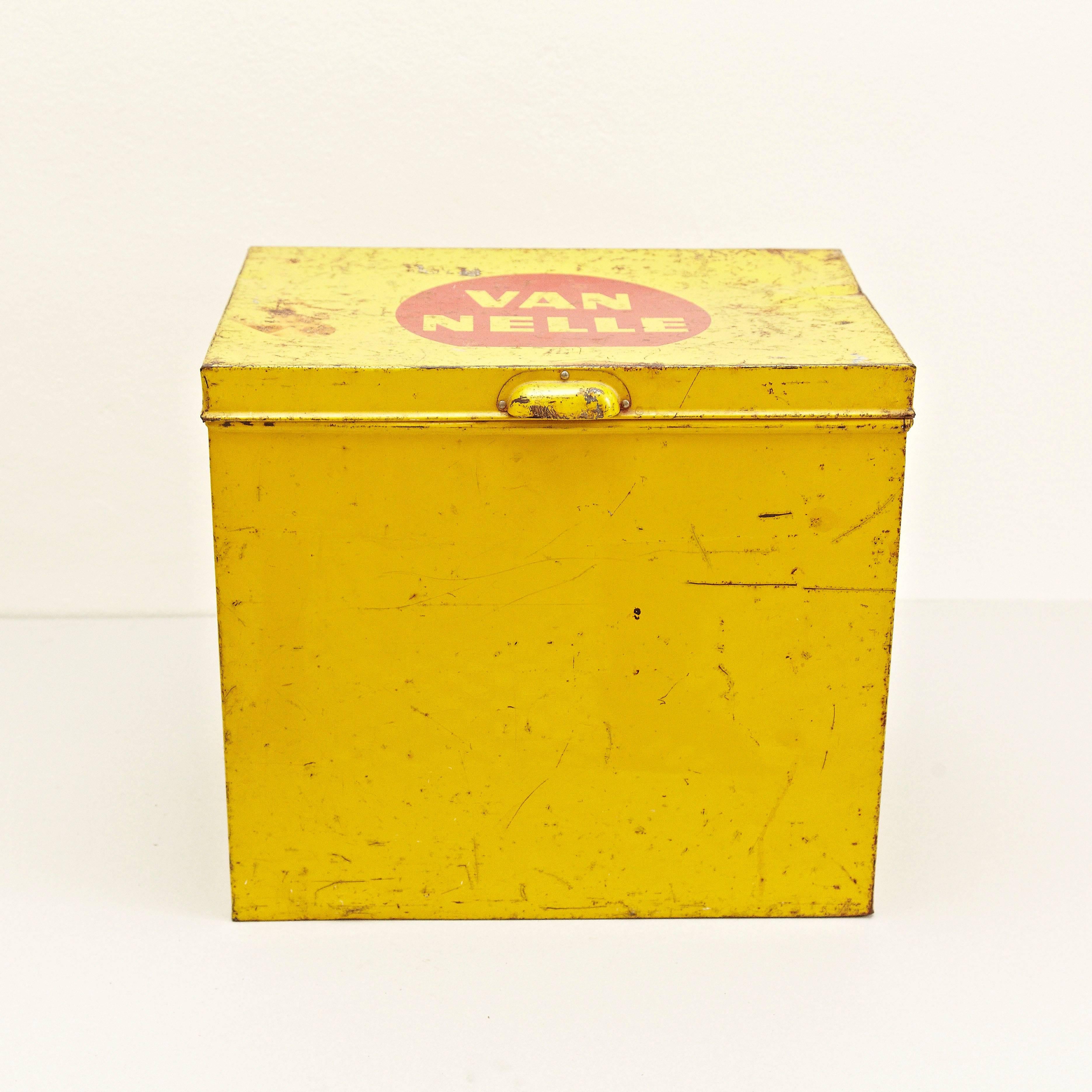 Tea box designed by Jacques Jongert around 1930 in ' De Stijl ' design manufactured for Van Nelle in Netherland.

Metal, painted in color

In good original condition, with minor wear consistent with age and use, preserving a beautiful patina.