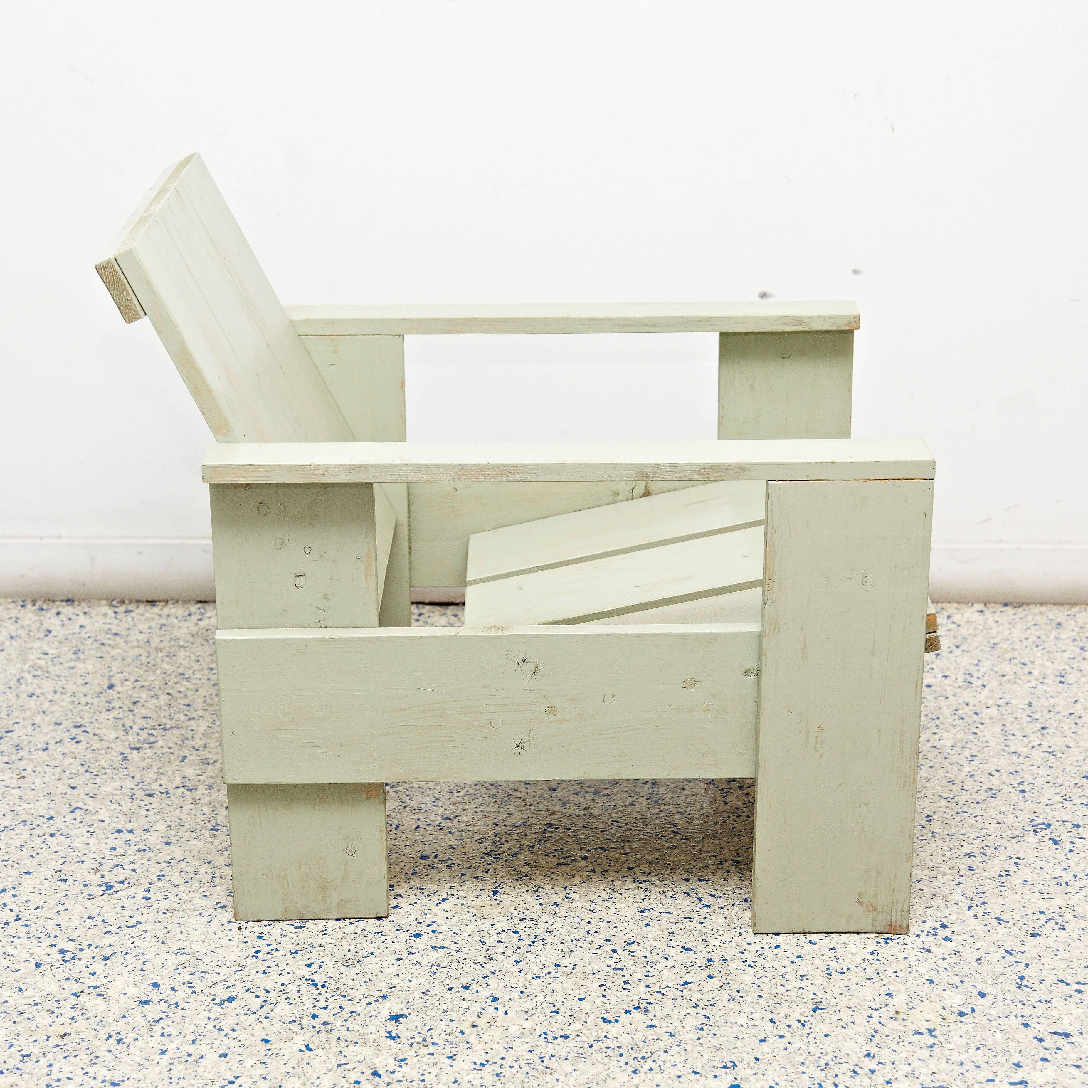 Crate chair designed by Gerrit Thomas Rietveld, executed around 1950 by unknown manufacurer in Holland.

Lacquered wood.

In good original condition, preserving a beautifull patina.

Gerrit Thomas Rietveld ( 24 June 1888–25 June 1964) was a