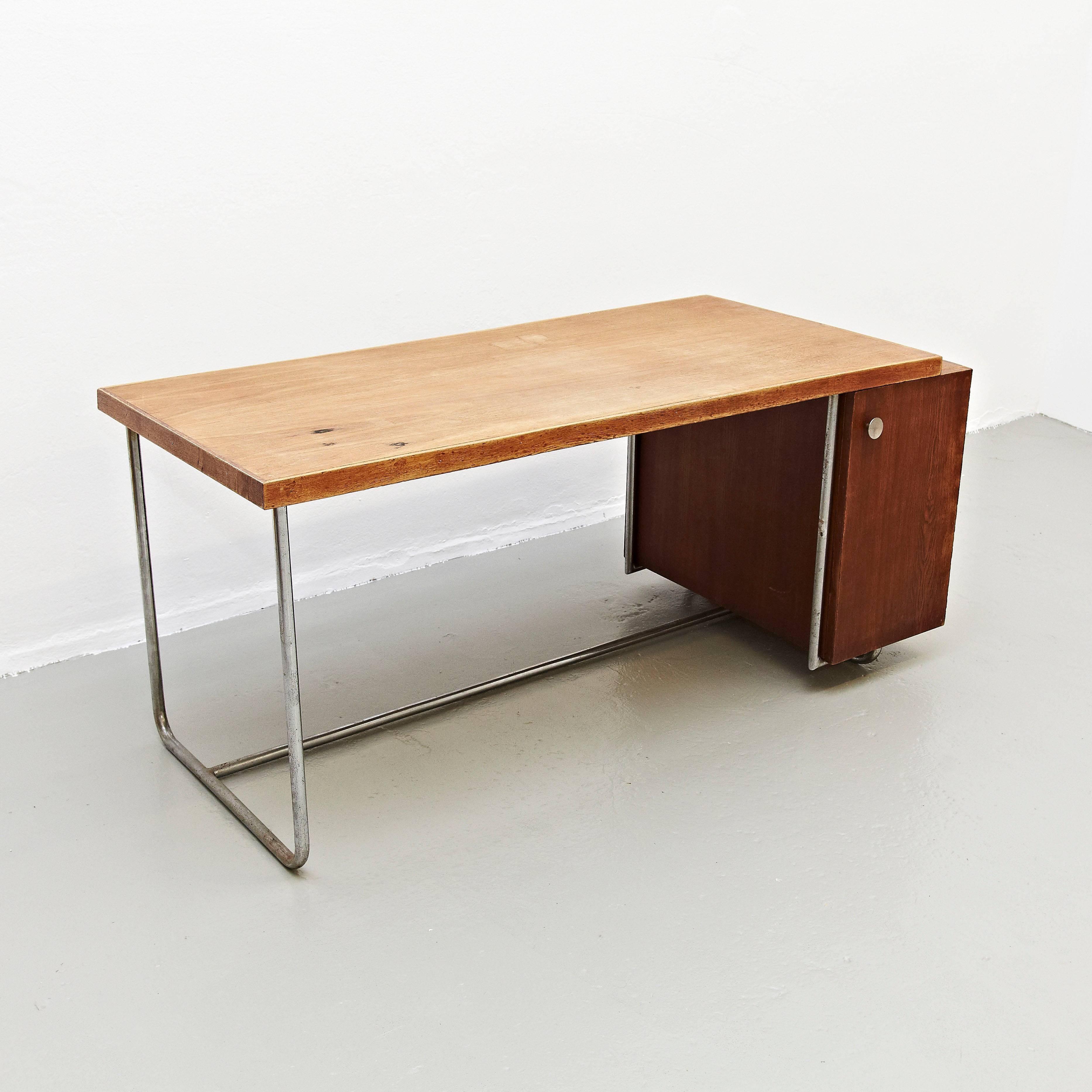 Desk designed by Elmar Berkovich, circa 1930.
Manufactured in Netherlands.
Tubular structure, wood.

This desk is designed by the designer Elmar Berkovich. It is made of a metal tubular structure and wood, all manufactured in Holland around the