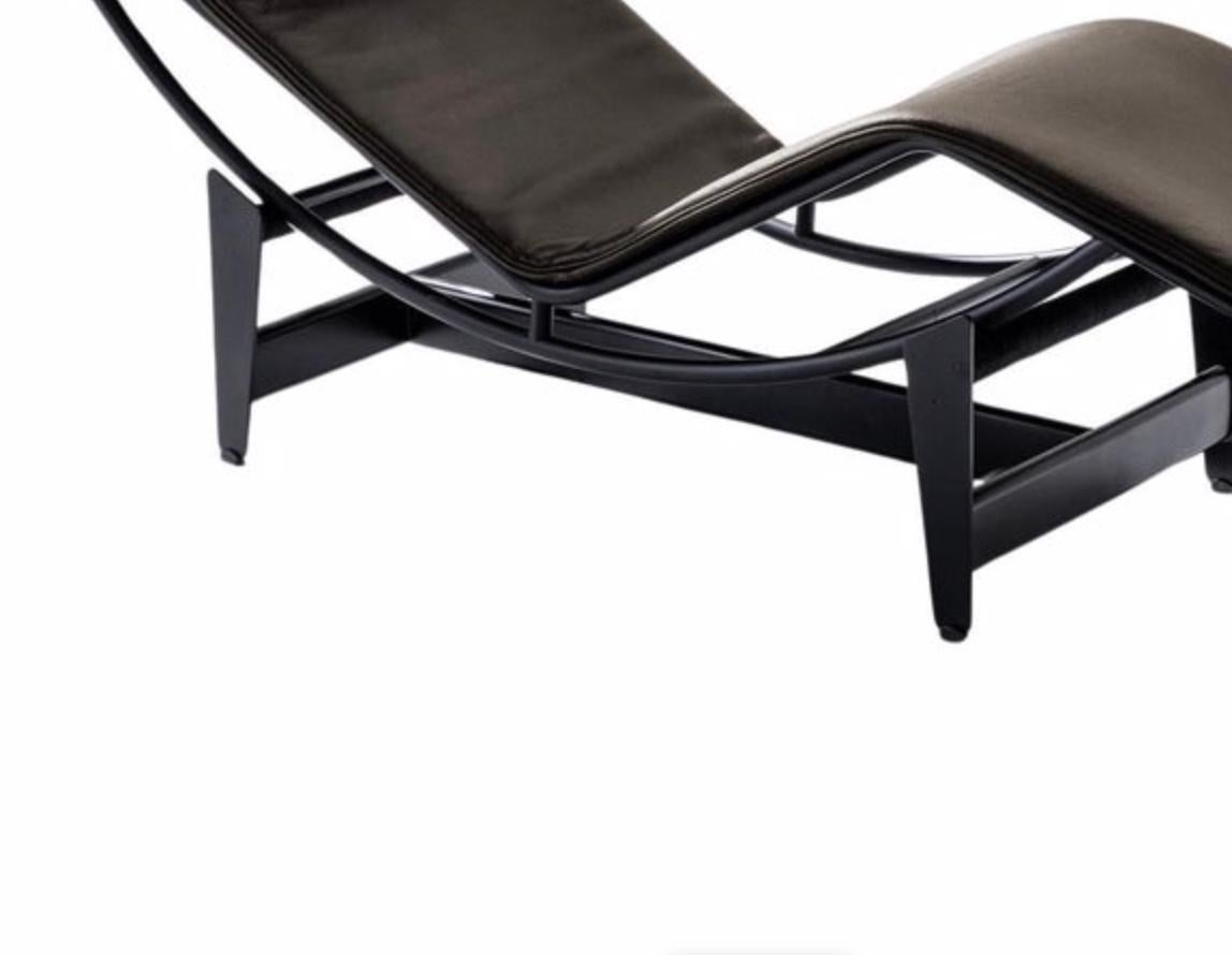 Steel Le Corbusier 4 Chaise Longue À Réglage Continu, Noire, Durable For Cassina For Sale