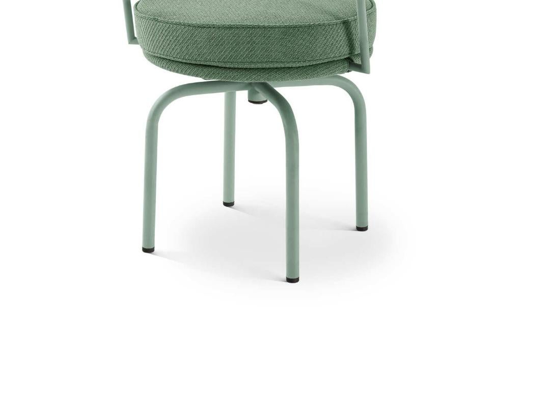 Mid-Century Modern Tournant à 7 Fauteuils de Charlotte Perriand, Extérieur pour Cassina en vente