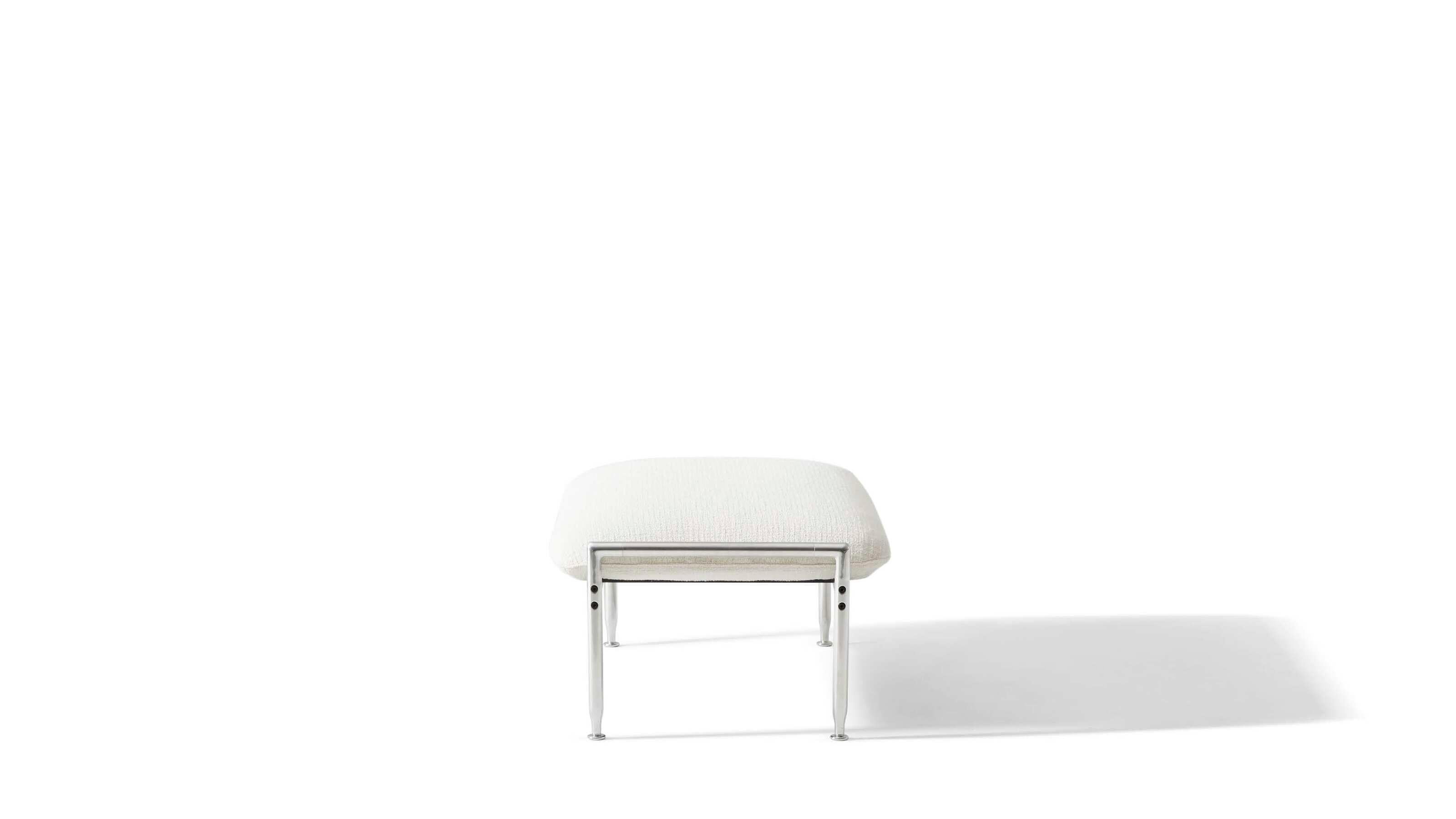 Antonio Citterio Panche Esosoft per Cassina

Un sistema di soggiorno progettato per definire il paesaggio domestico in modo fluido e flessibile. Il primo progetto disegnato da Antonio Citterio per Cassina è un divano modulare che incarna un'eleganza