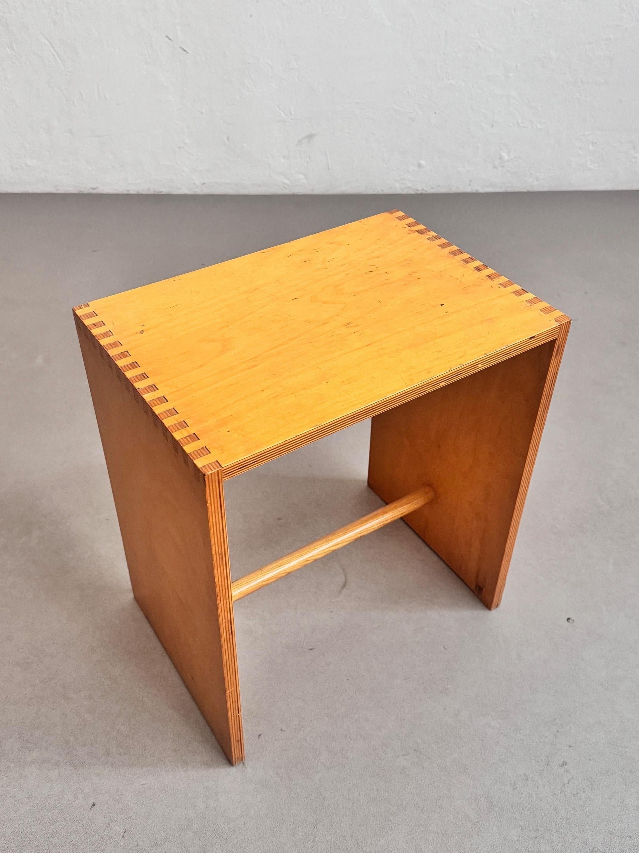 Tabouret en bois laminé Max Bill, vers 1950 en vente 3