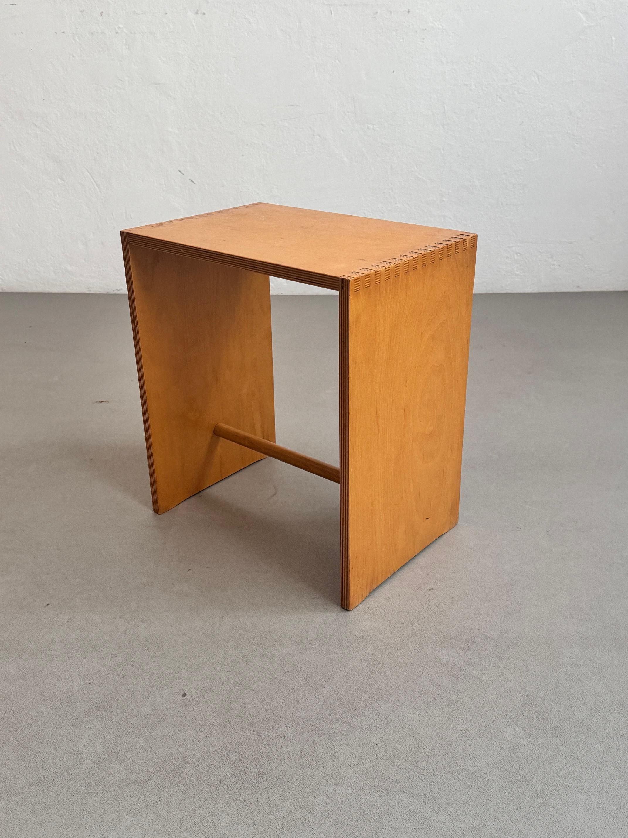 Tabouret en bois laminé Max Bill, vers 1950 en vente 4