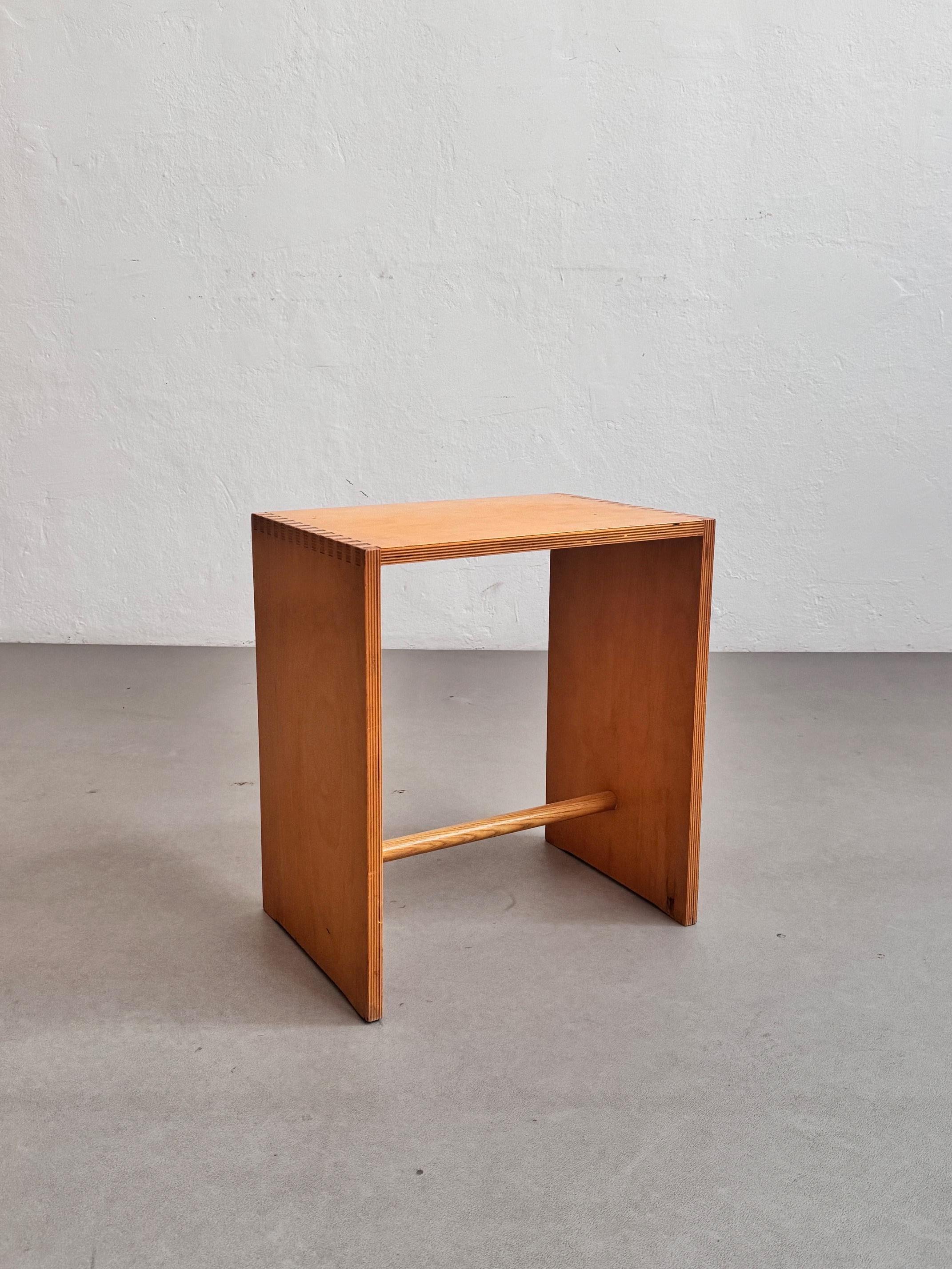 Tabouret en bois laminé Max Bill, vers 1950 en vente 5