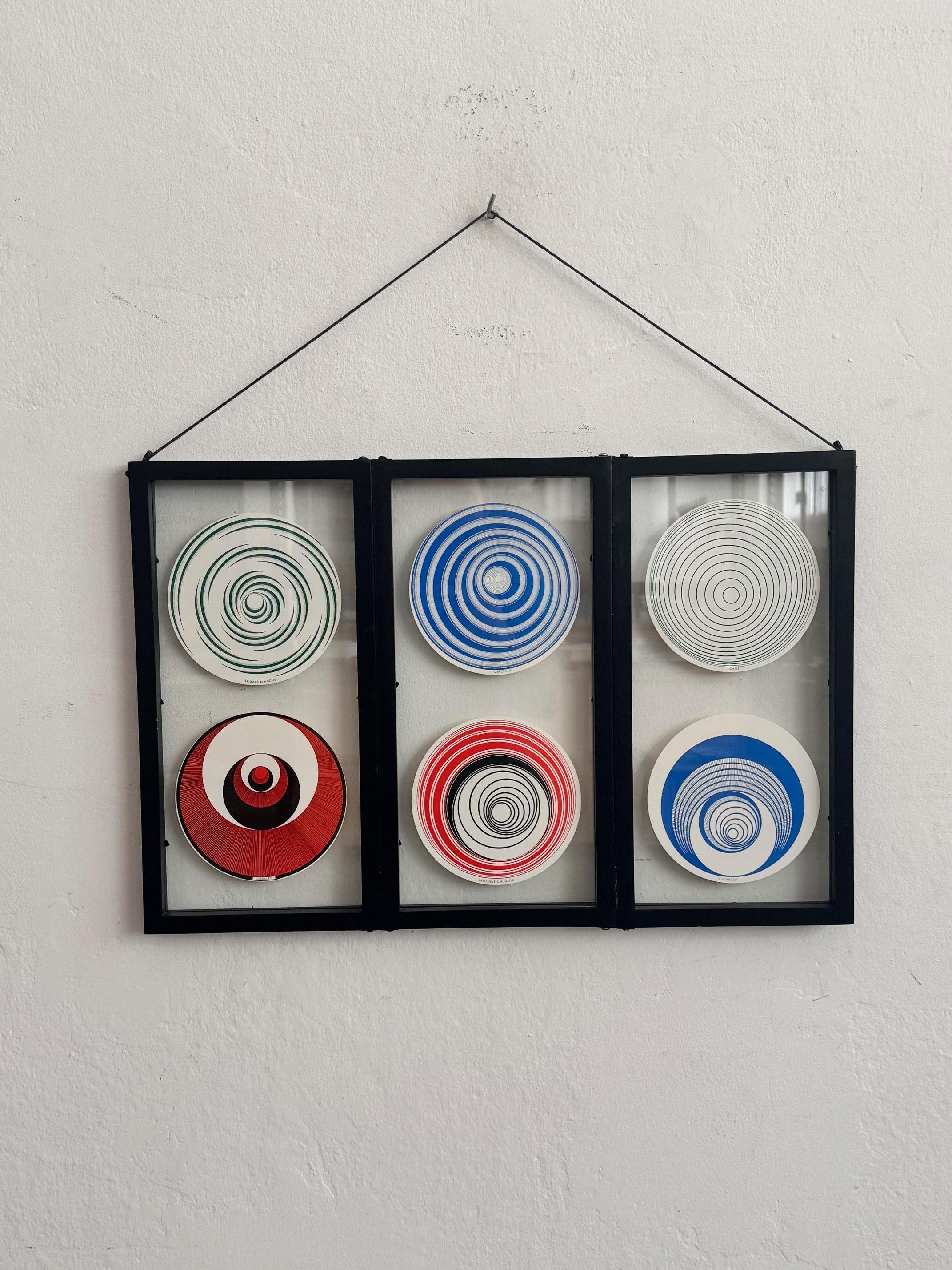 Ensemble de six rotoreliefs encadrés de Marcel Duchamp, 2000 par Konig Série 133.

Fabriqué en 2000.

En état d'origine avec une usure mineure cohérente avec l'âge et l'utilisation, préservant une belle.

Henri-Robert-Marcel Duchamp (français 28