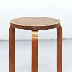 Sgabello raro di Alvar Aalto in legno e pelle per Artek, 1950 ca.
