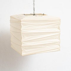 Isamu Noguchi Pendelleuchte Modell 33X: Eine zeitlose Beleuchtung