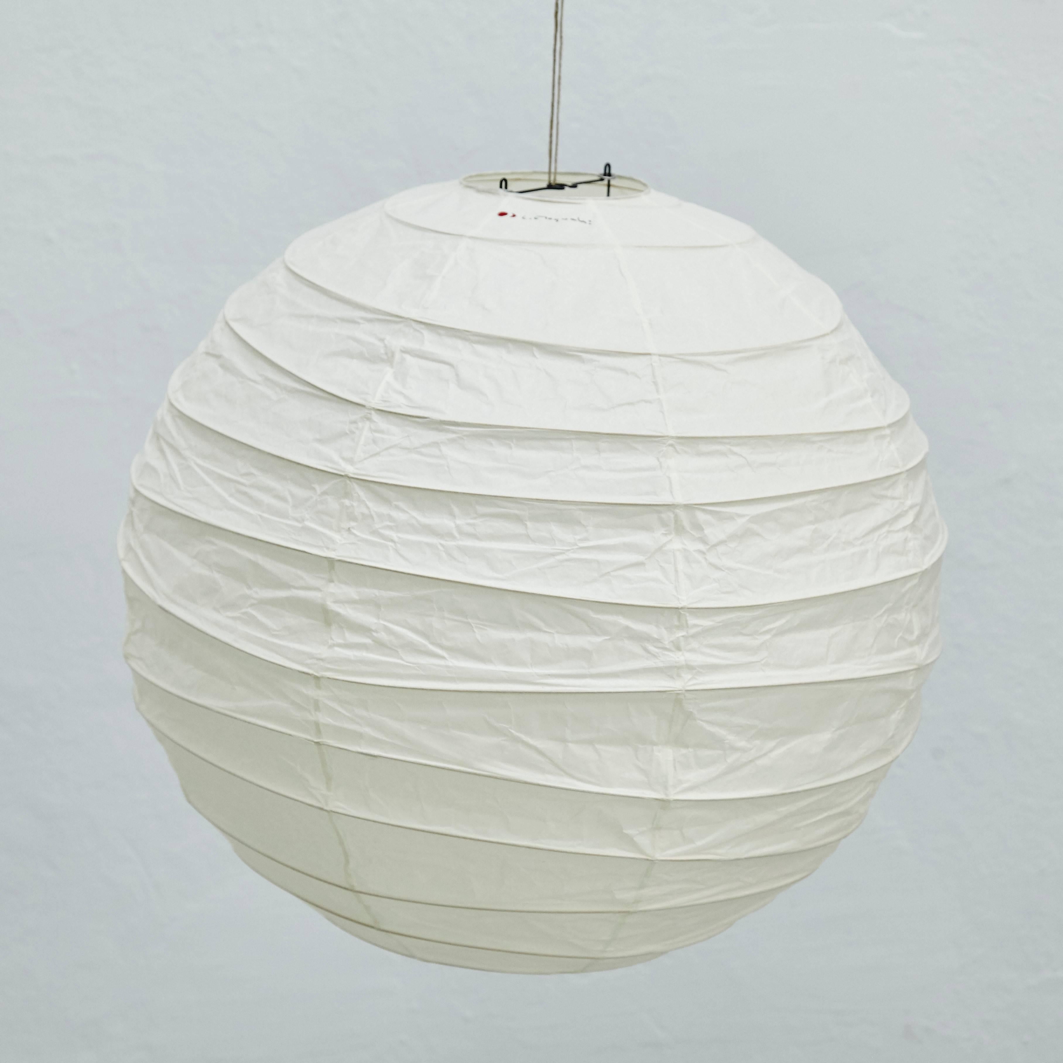 Ceiling lamp, model 36N, designed by Isamu Noguchi, circa 1950.
Manufactured by Ozeki & Company Ltd. (Japan).
Bamboo ribbing structure covered by washi paper manufactured according to the traditional procedures.

In good condition, with some