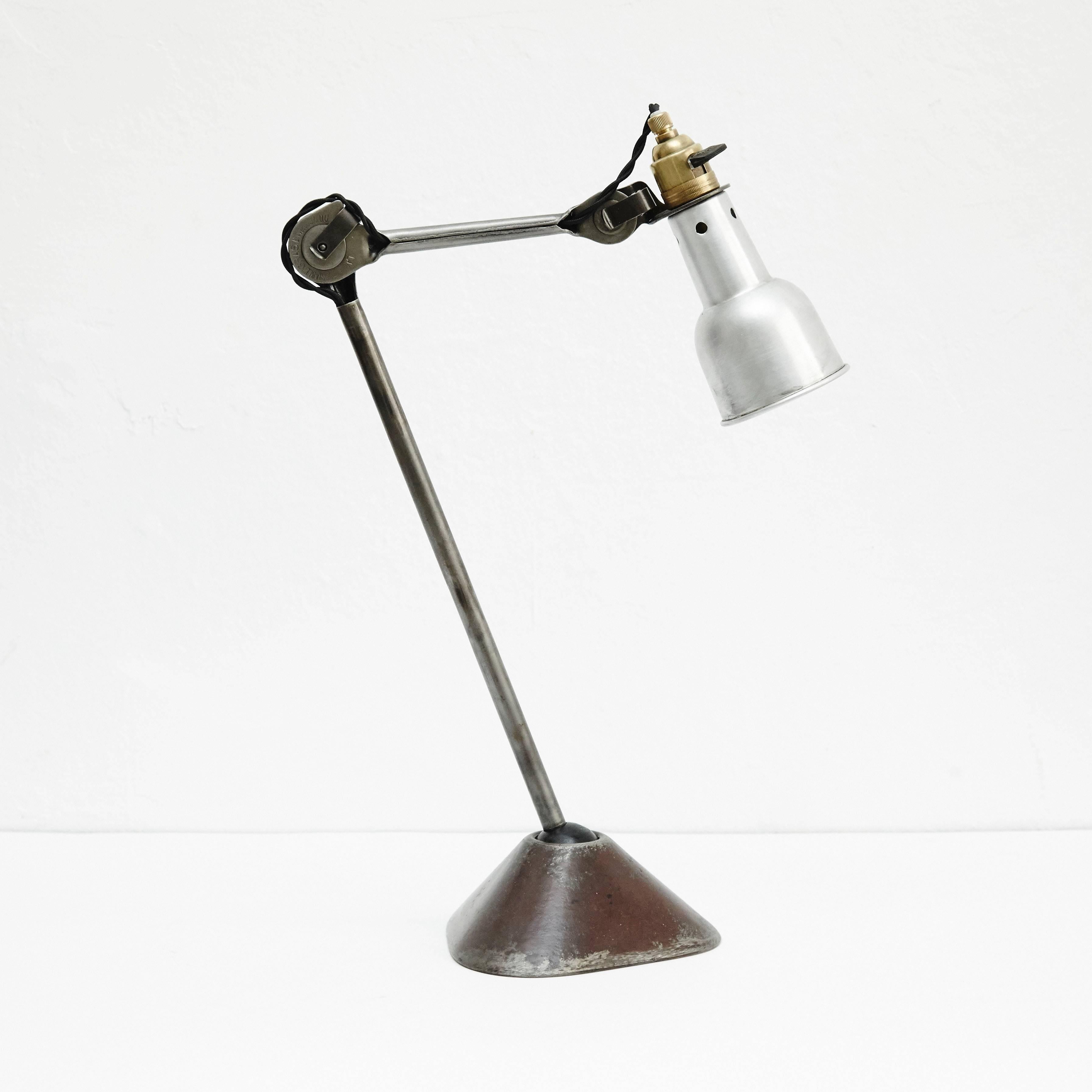 Table lamp designed by Bernard-Albin Gras with oculist shade.
Manufactured by Gras (France) circa 1930.
Aluminium and steel.

In good condition, with minor wear consistent with age and use, preserving a beautiful patina.

In 1922 Bernard-Albin