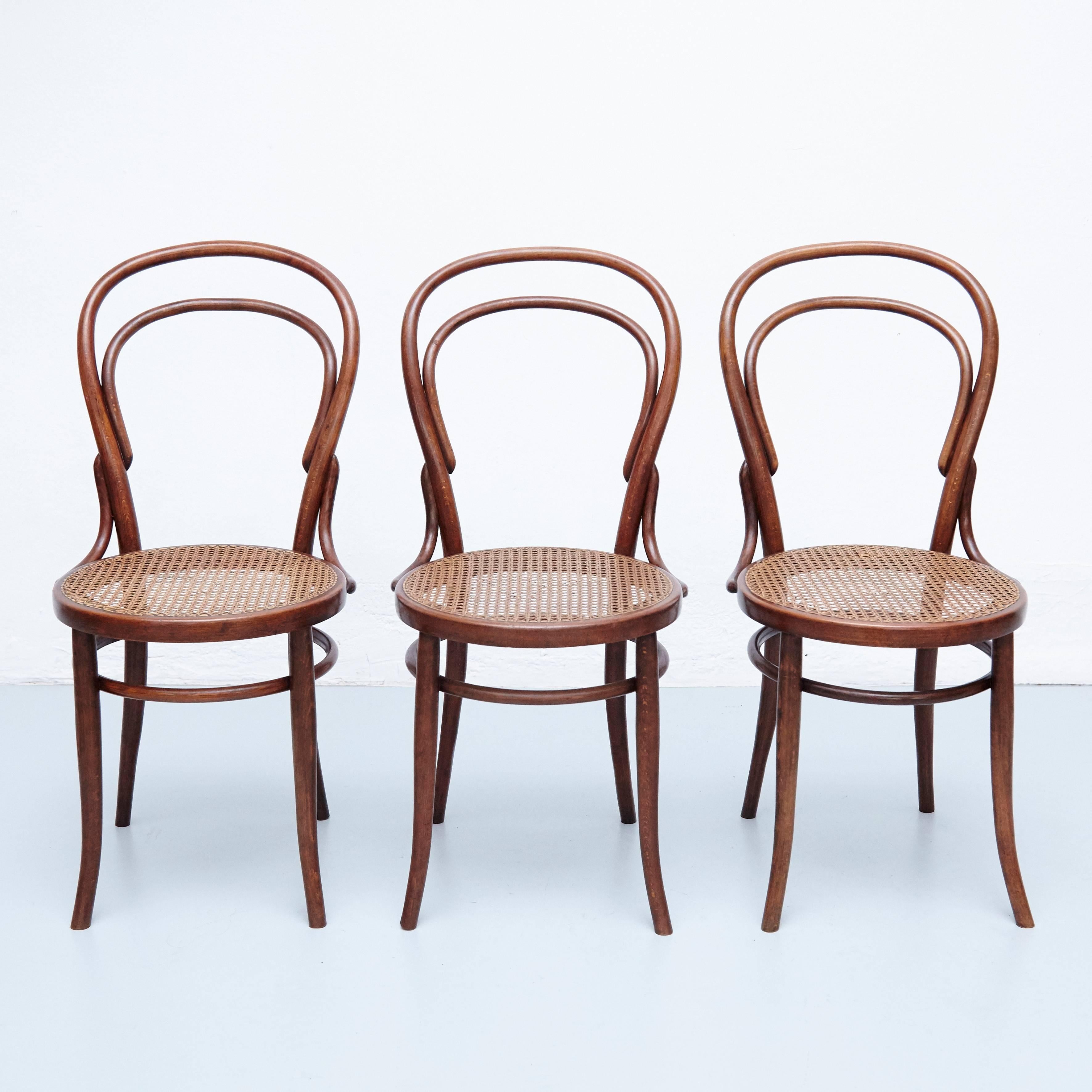 Set of seven Türpe bentwood chairs made in Germany, circa 1900.

Antique bentwood chairs in Thonet style 

In great original condition, with minor wear consistent with age and use, preserving a beautiful patina.



 