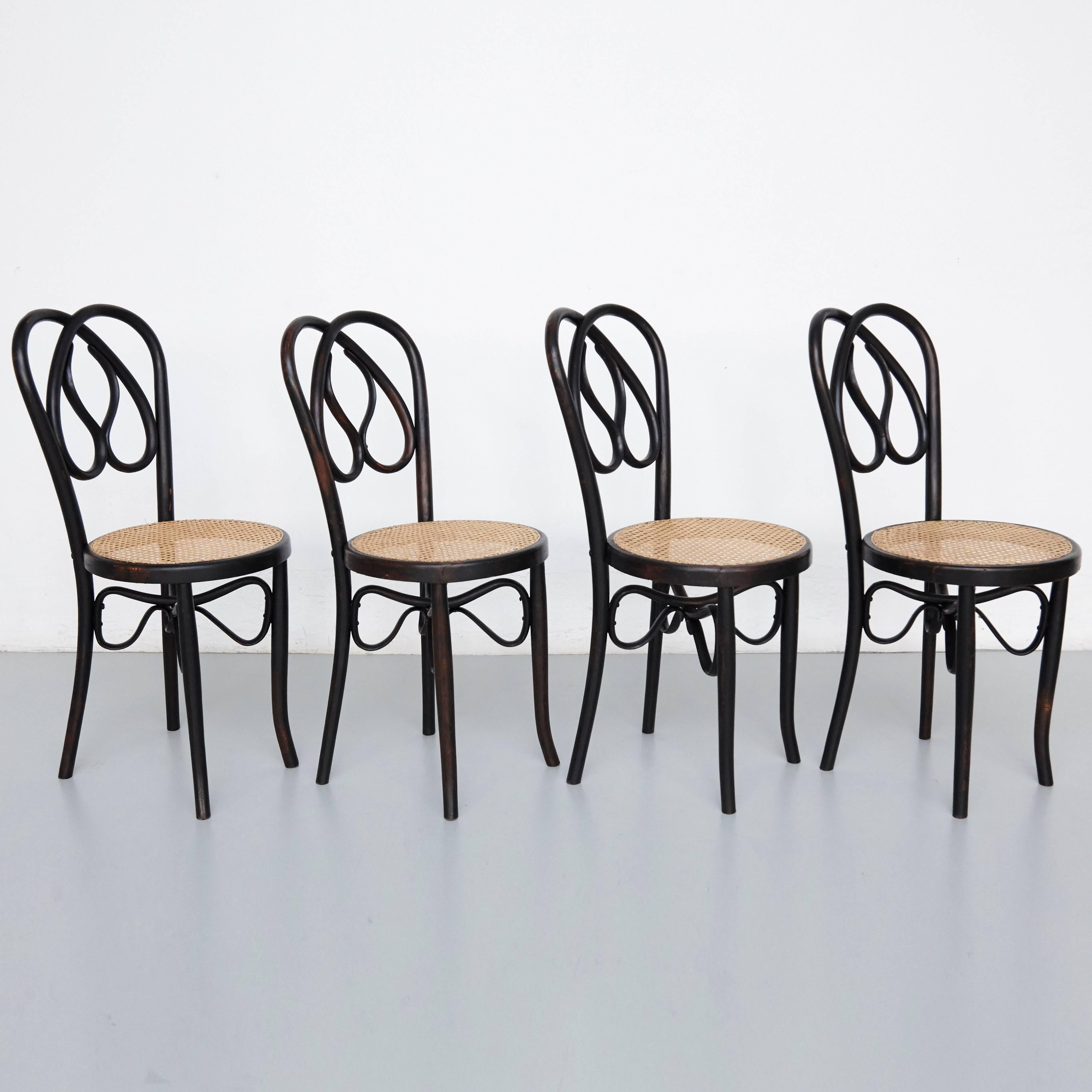 Chairs Nº41 designed by Ventura Feliu in Valencia (Spain), circa 1904.
Manufactured and patent by Ventura.

Bentwood base and legs, and rush seat.

In good original condition, with minor wear consistent with age and use, preserving a beautiful