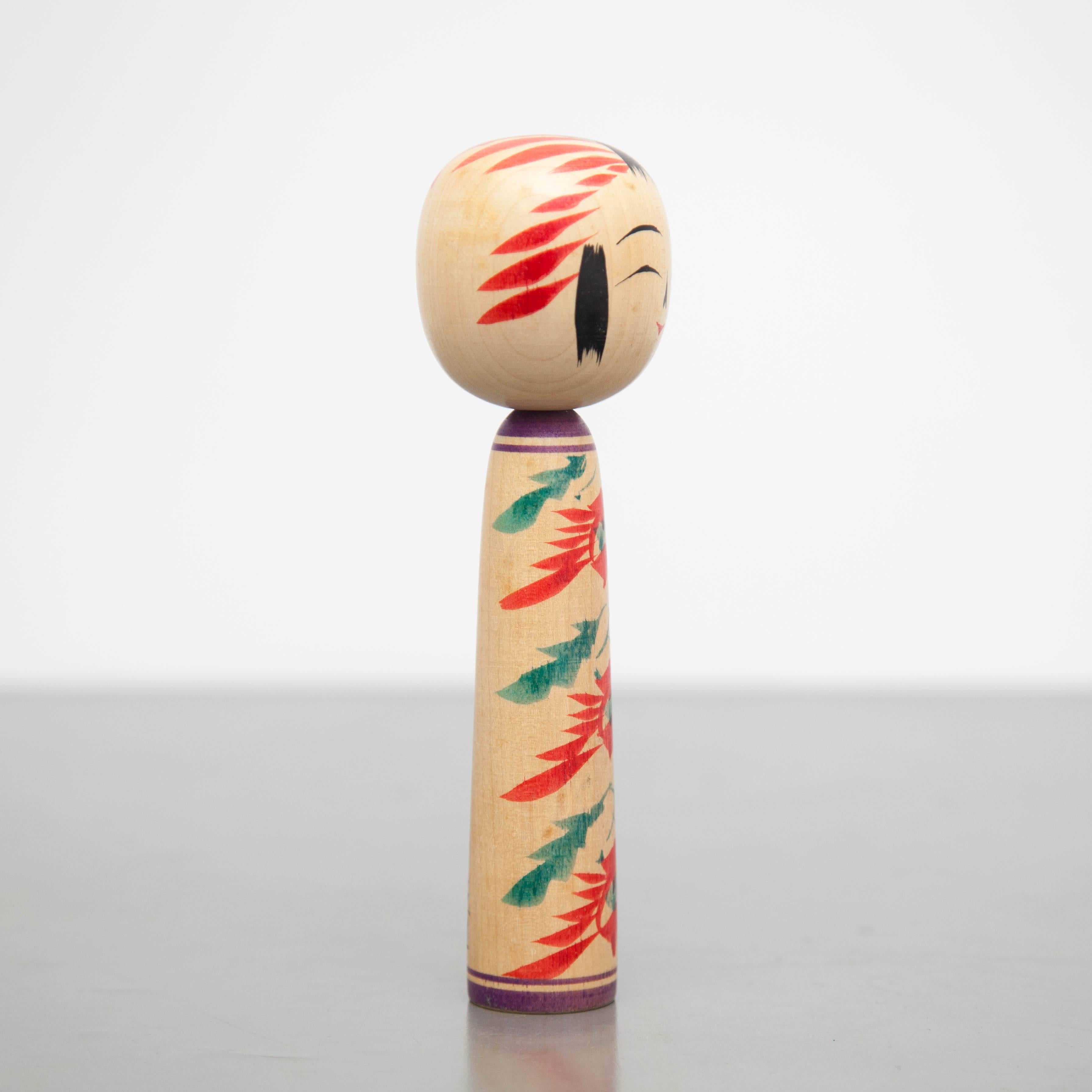 Japanese doll called Kokeshi of the early 20th century.
Provenance from the northern Japan.
Dolls shapes and patterns are particular to a certain area and are classified under eleven types, this doll is a Tsuchiyu type.

Handmade by Japanese