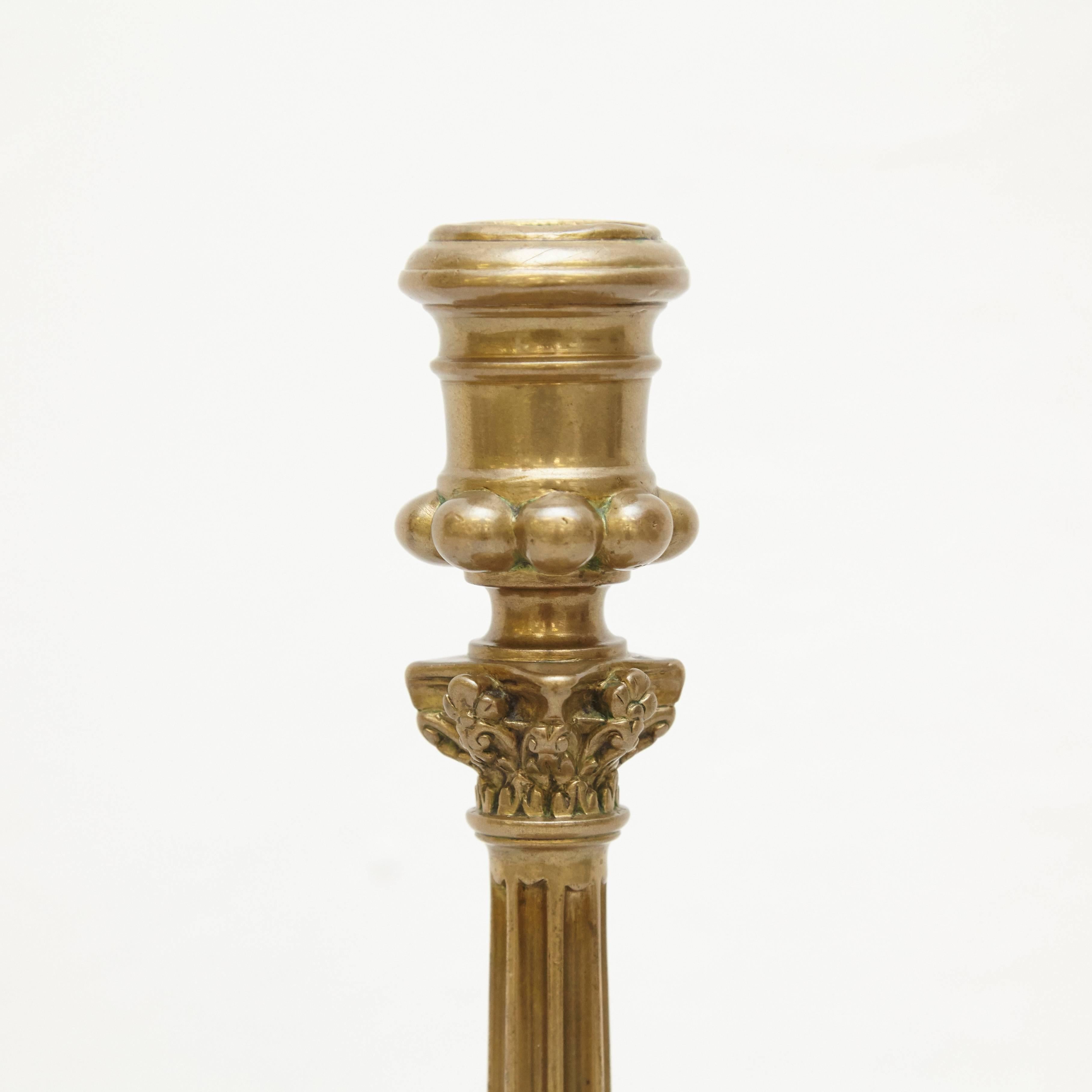 White bronze candlestick with fluted column and capital on a round base, circa 1590.

From the north of French - Flemish (the northern portion of Belgium).

In good original condition, with minor wear consistent with age and use, preserving a