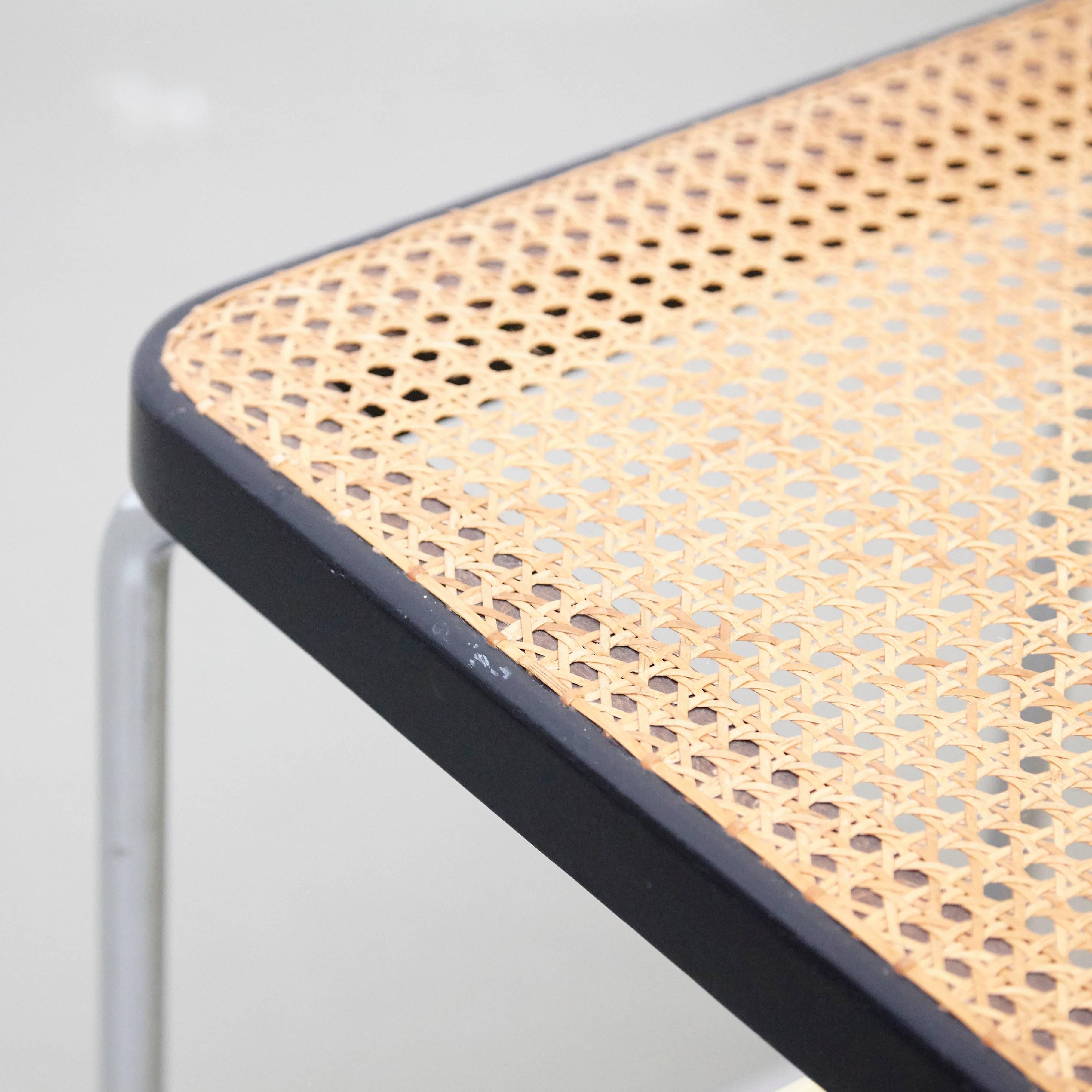 Marcel Breuer Thonet B9 Hocker im Zustand „Gut“ in Barcelona, Barcelona