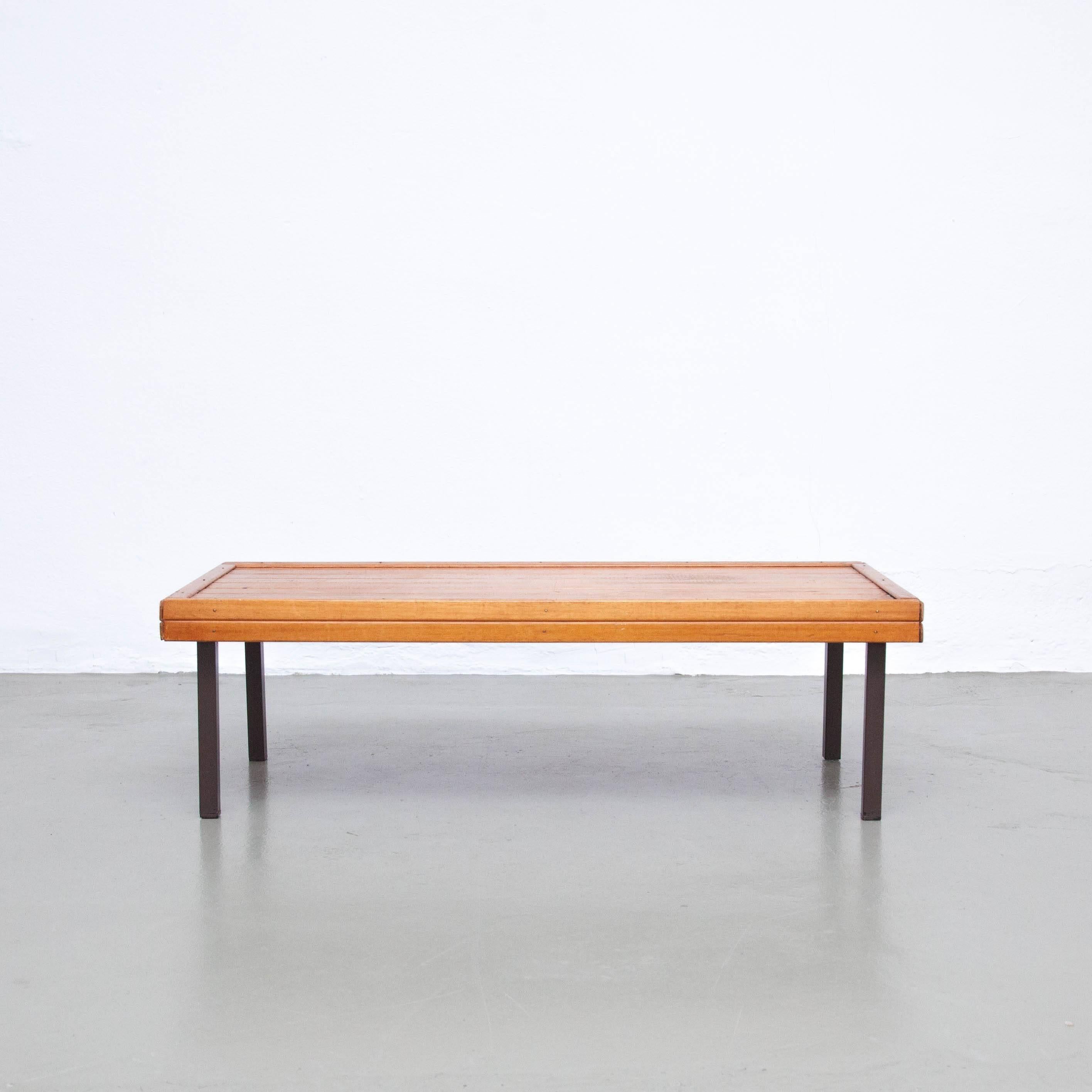 Midcentury formalist bench by unknown designer.
Manufactured in France, circa 1960.

In great original condition, with minor wear consistent with age and use, preserving a beautiful patina.