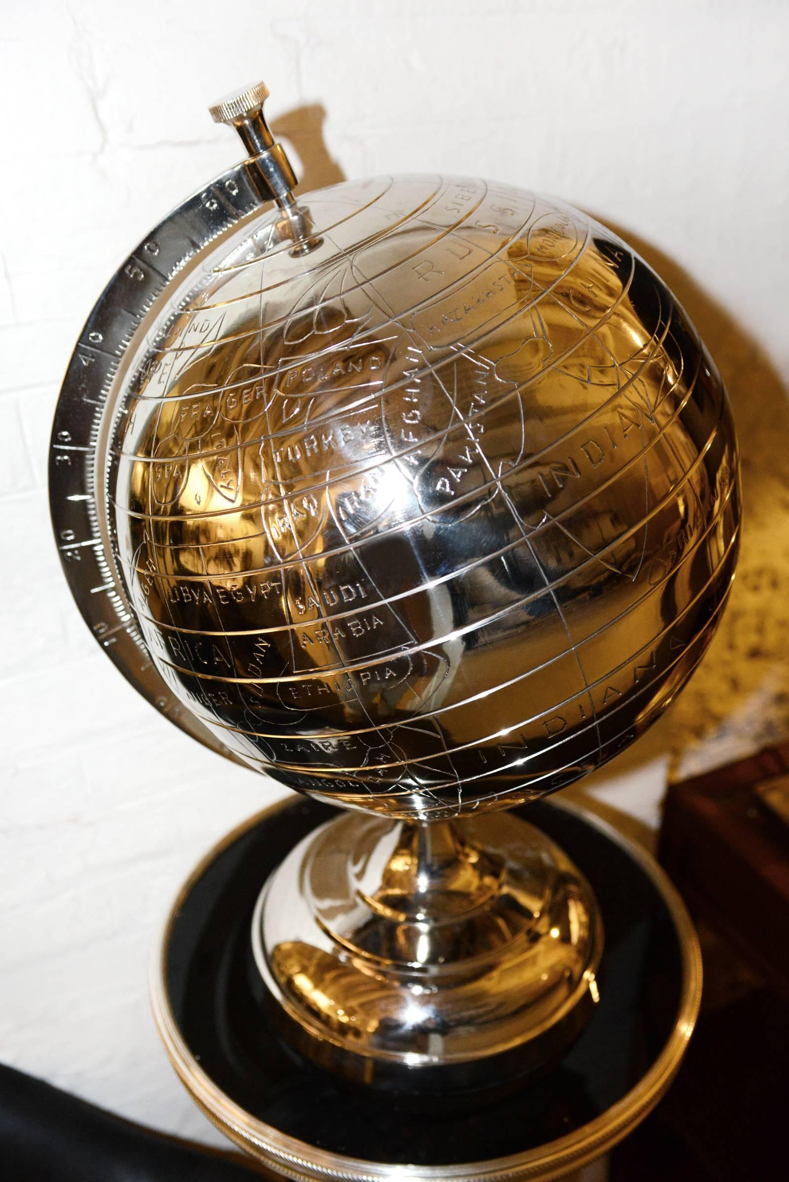 Globe on Base in Nickel Finish or in Antique Brass Finish In Excellent Condition In Paris, FR