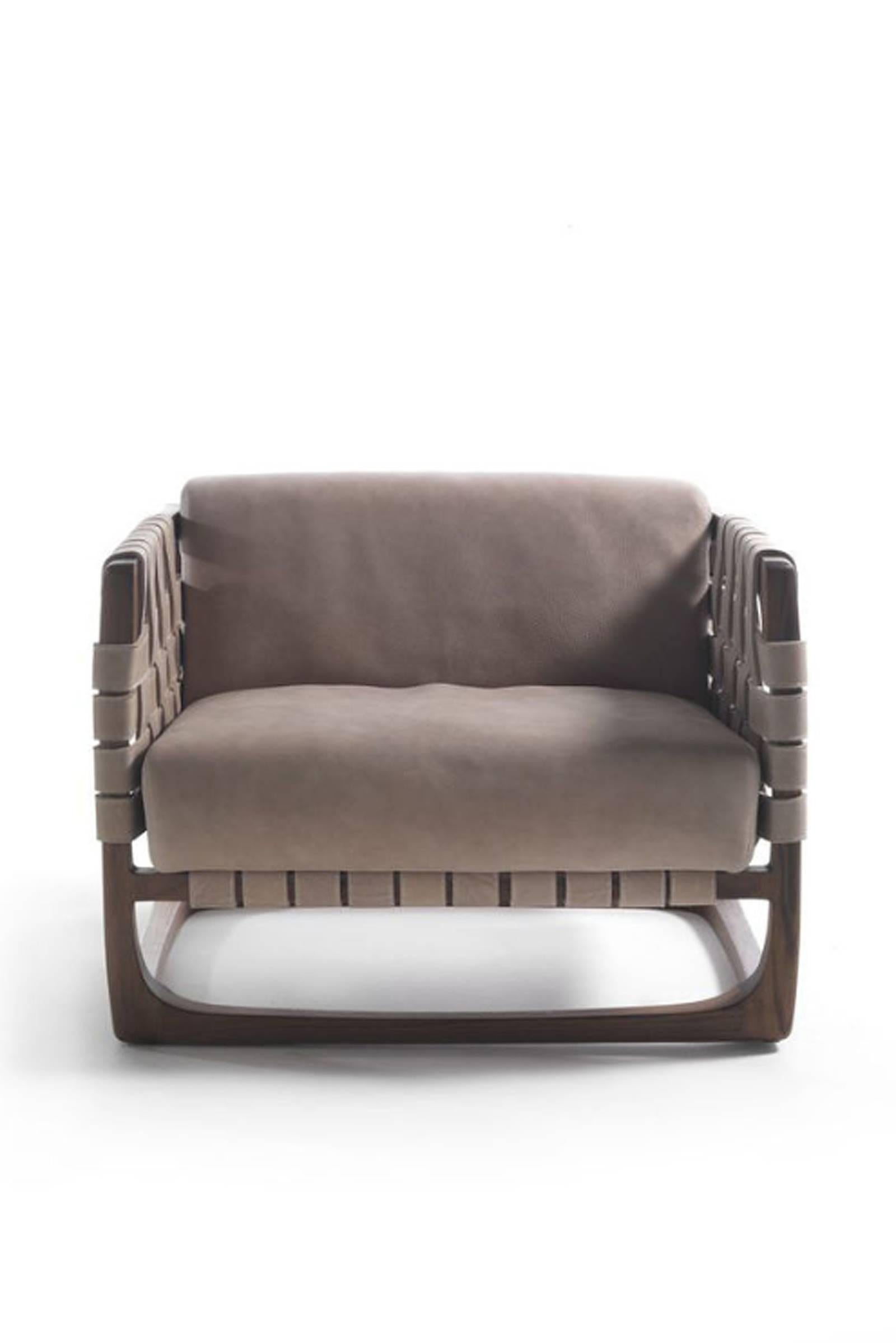 Armchair webbing padded with structure in solid 
walnut wood with upholstered seat covered with
grey nubuck genuine leather.
Also available with solid oak structure.

