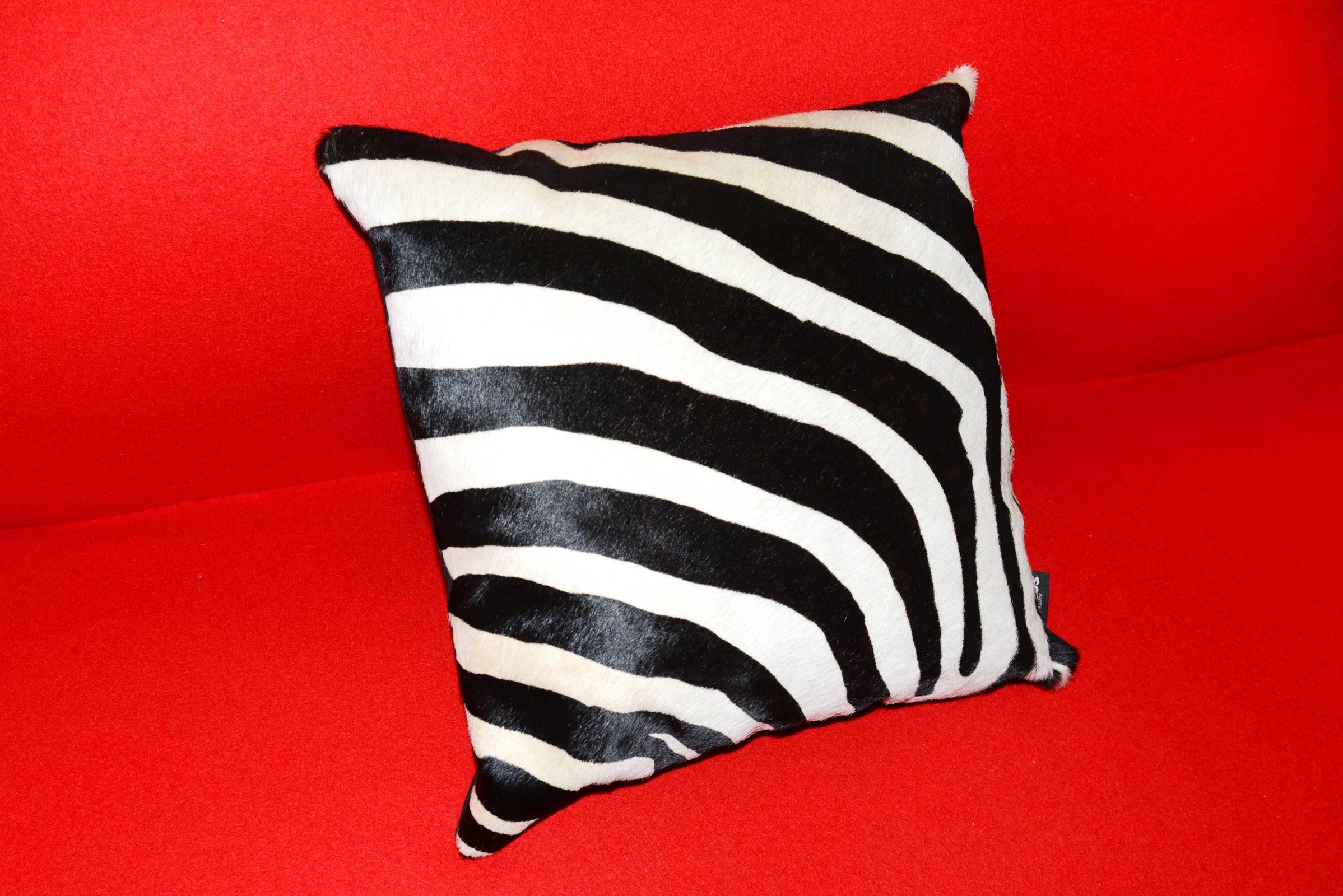 Cushion in cowhide how Zebra.
