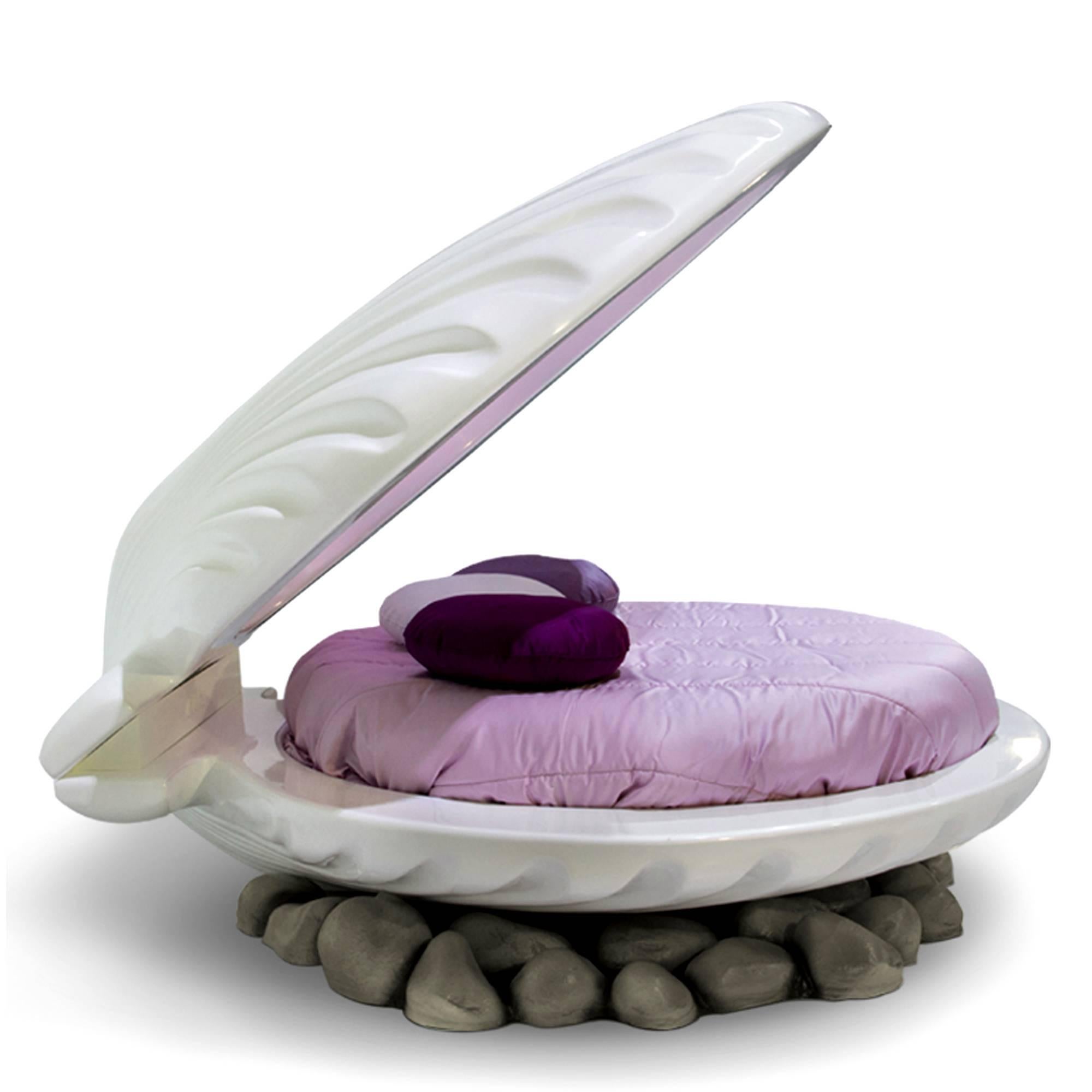 clam shell bed